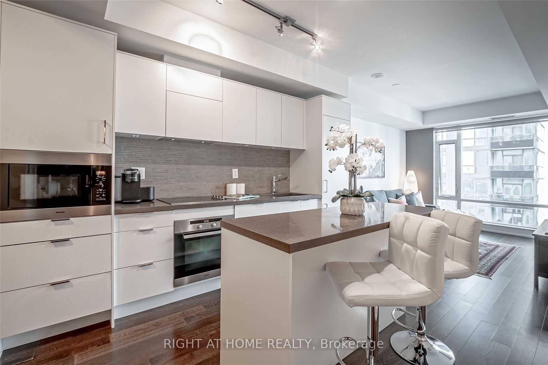 Toronto C01, ON M5V 0B8,21 Widmer ST #3007