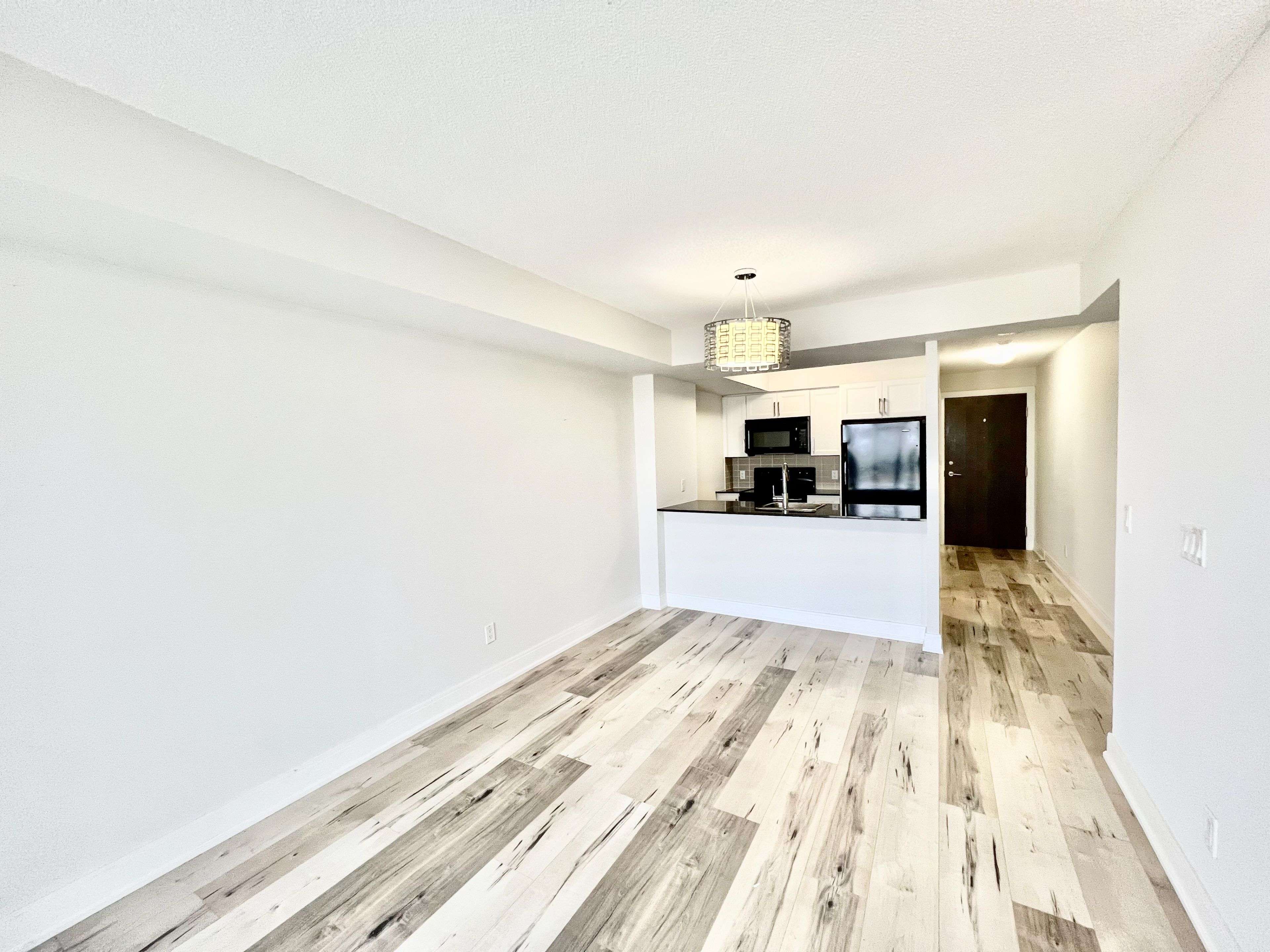 Toronto E07, ON M1S 0G3,125 Village Green SQ #1111