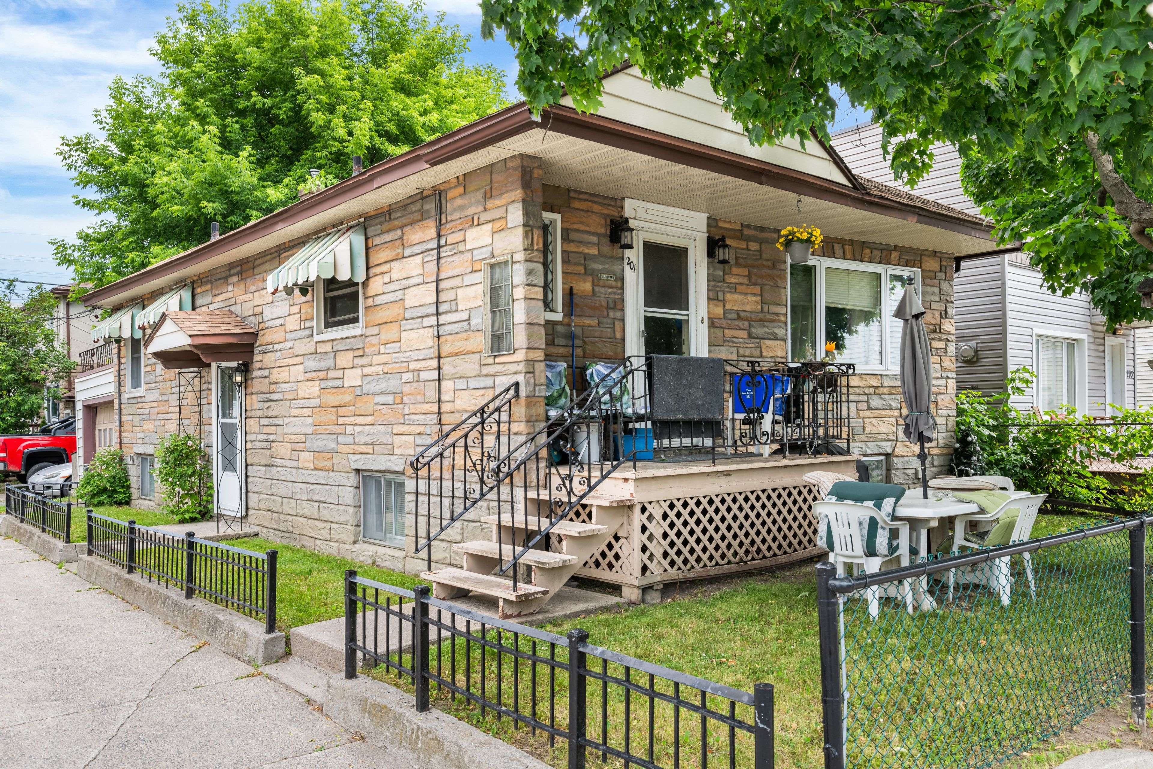 Vanier And Kingsview Park, ON K1L 5X1,201 Ethel ST