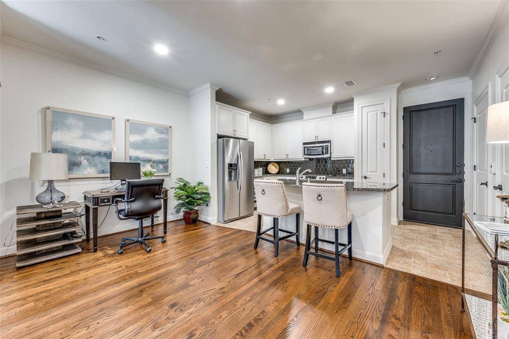 Dallas, TX 75225,8616 Turtle Creek Boulevard #406