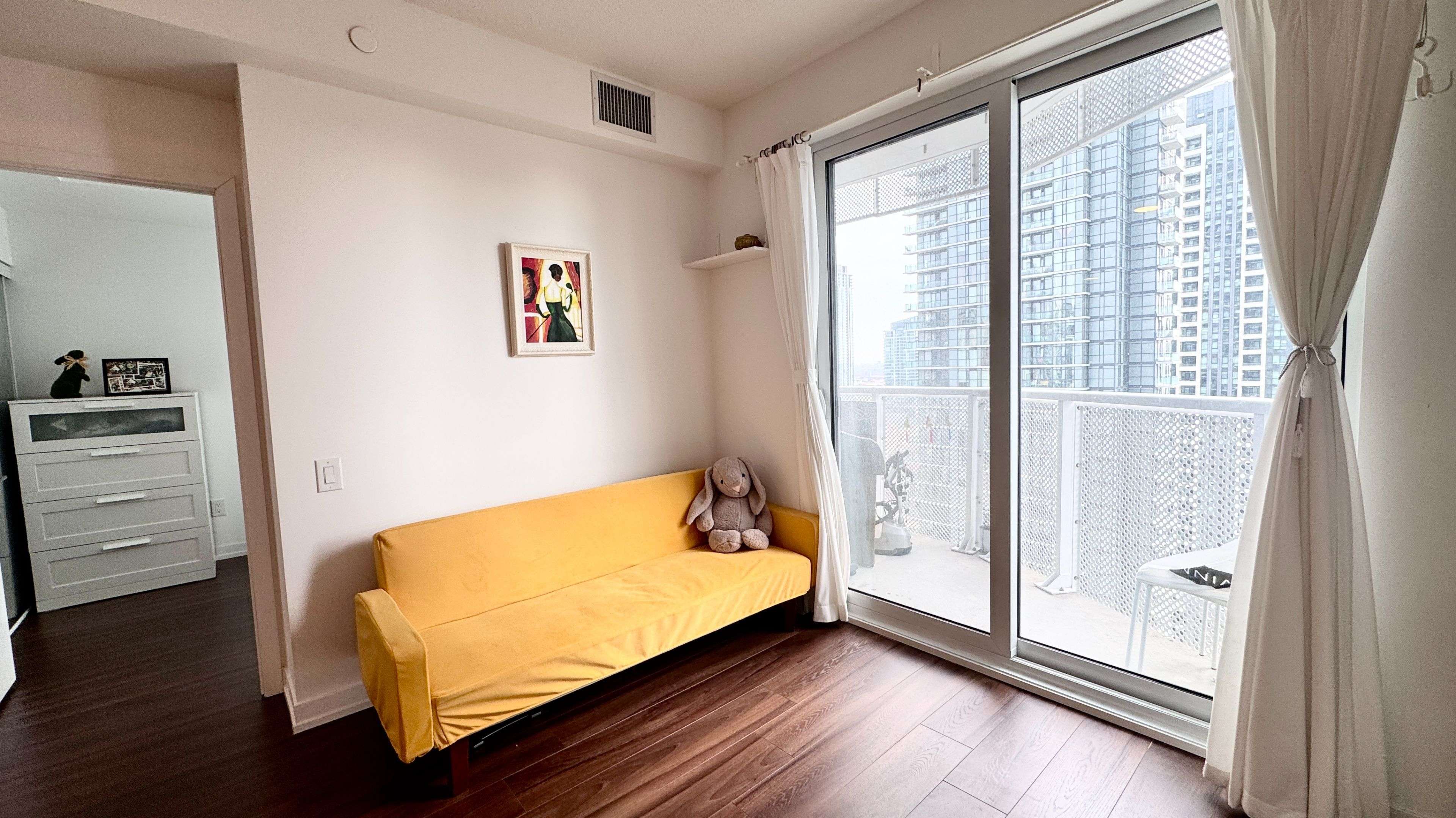 Mississauga, ON L5B 0L4,4065 Confederation Pkwy #2001
