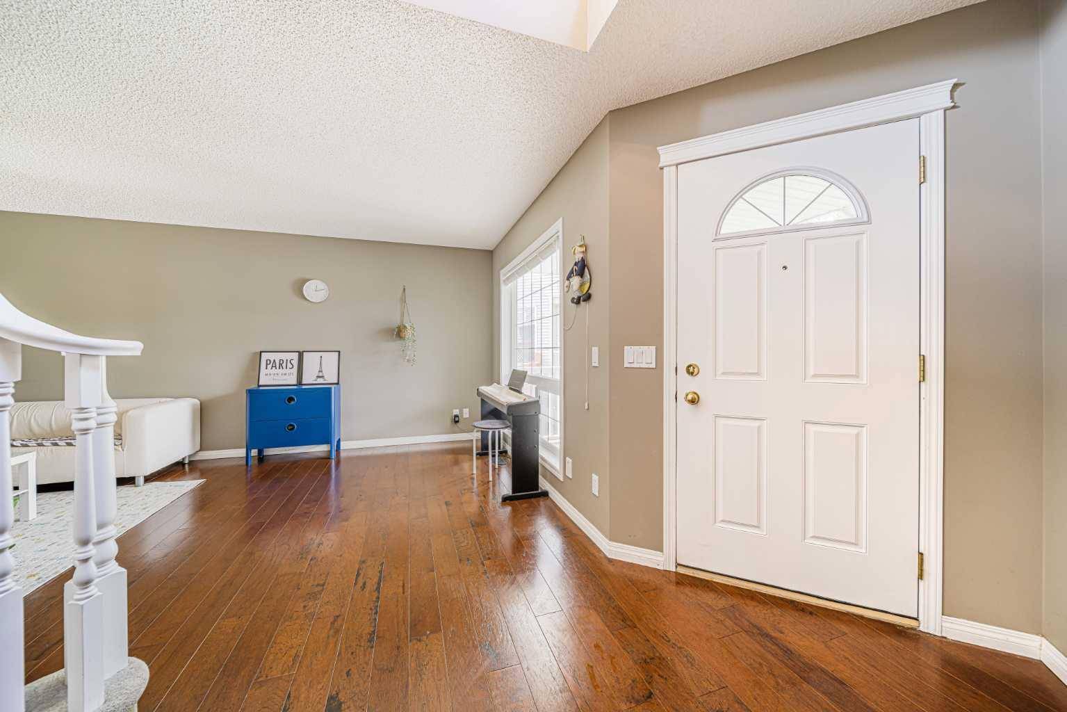 Calgary, AB T3H5W4,35 Cougarstone LNDG SW