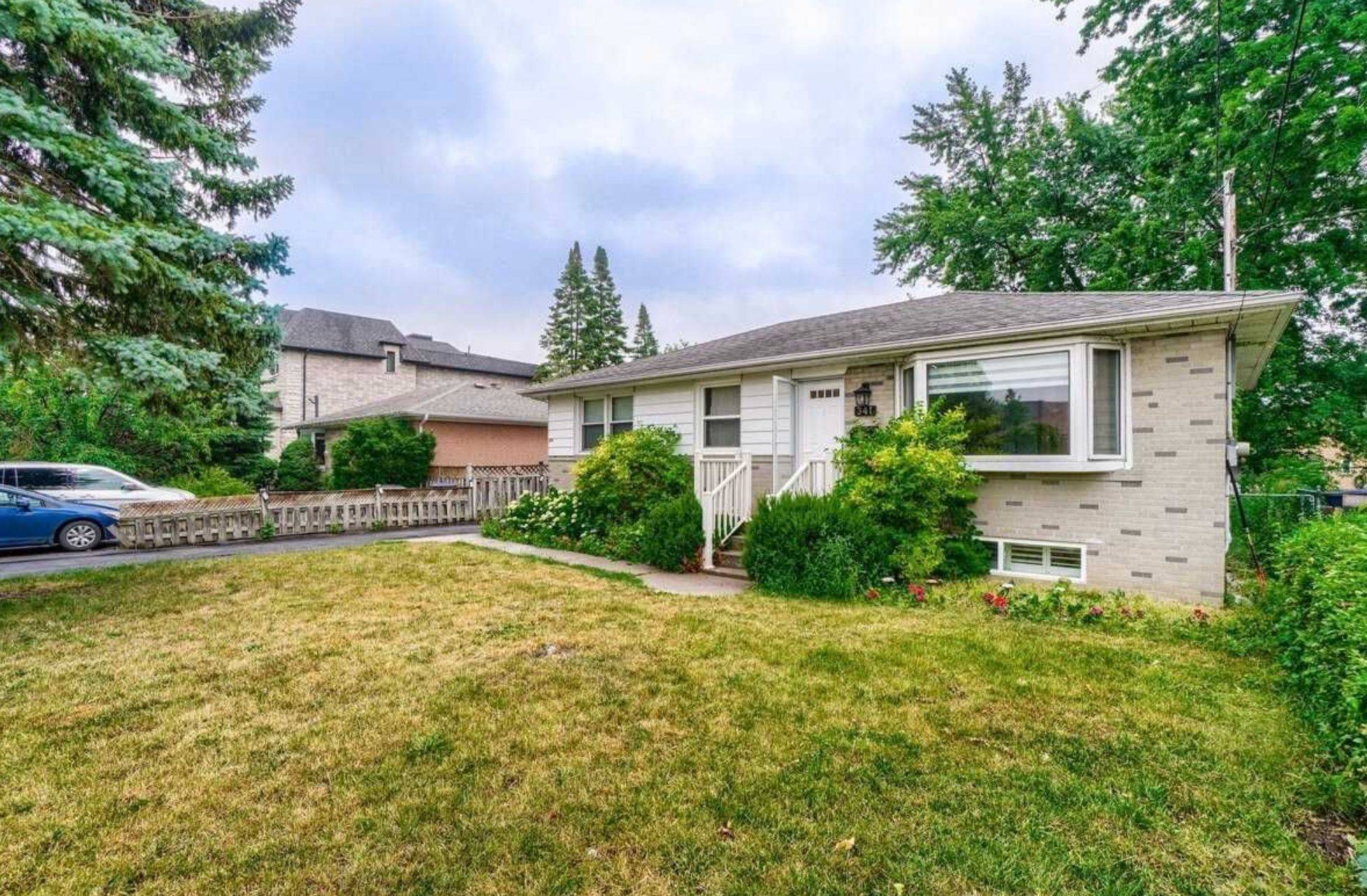 Toronto C07, ON M2R 2R5,341 Moore Park AVE