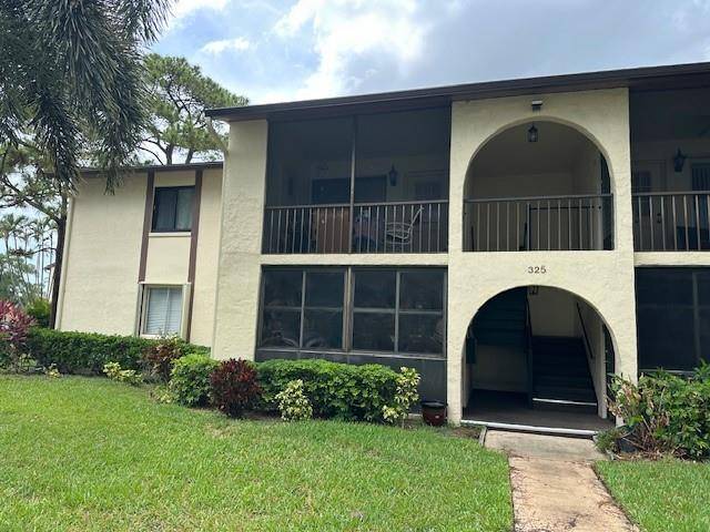 Greenacres, FL 33463,325 Knotty Pine Cir #A1