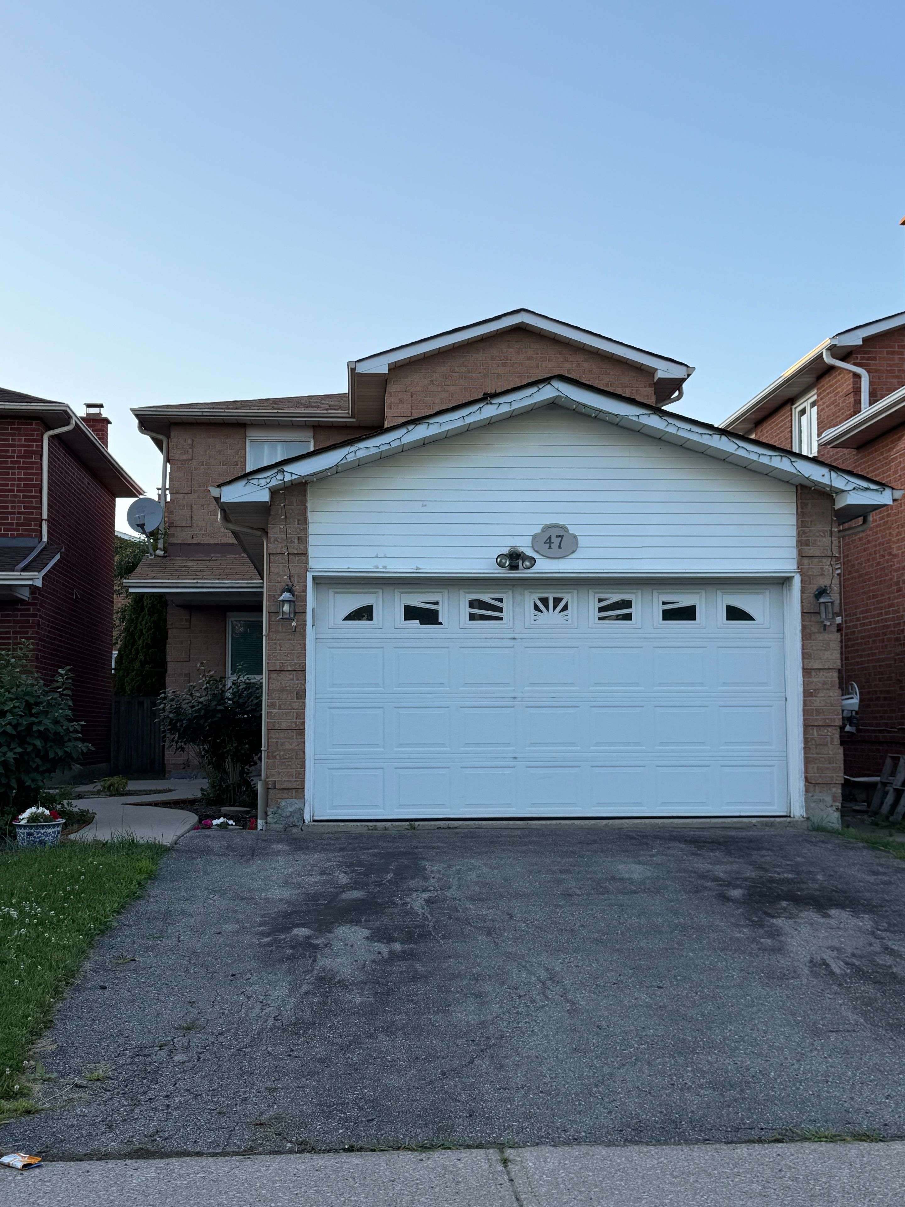 Brampton, ON L6V 4G8,47 Alabaster DR #Upper