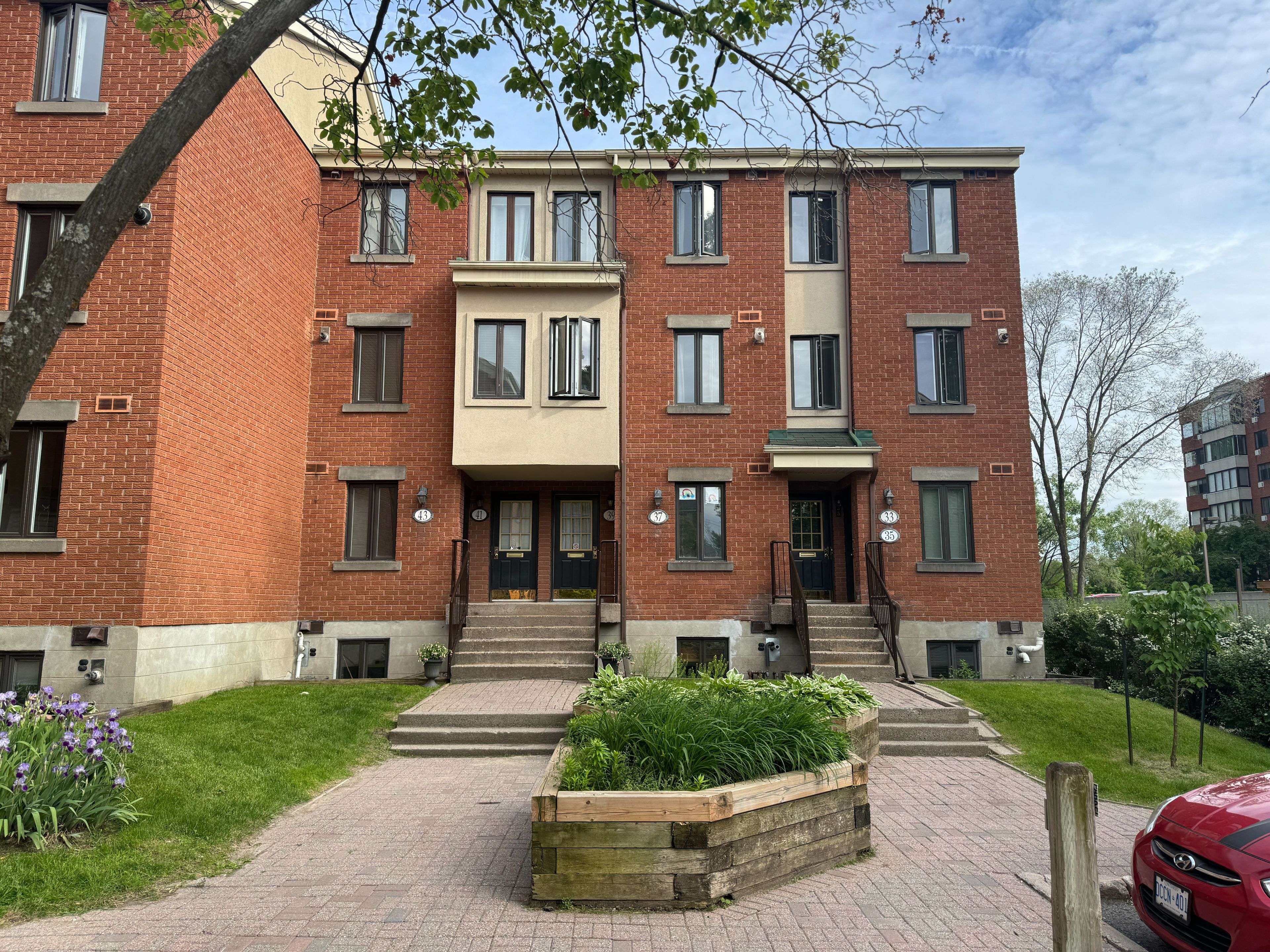 Manor Park - Cardinal Glen And Area, ON K1K 2T7,33 Crispin Private