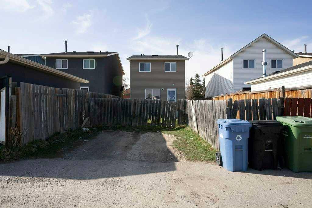 Calgary, AB T3J 1P7,195 Falshire DR NE