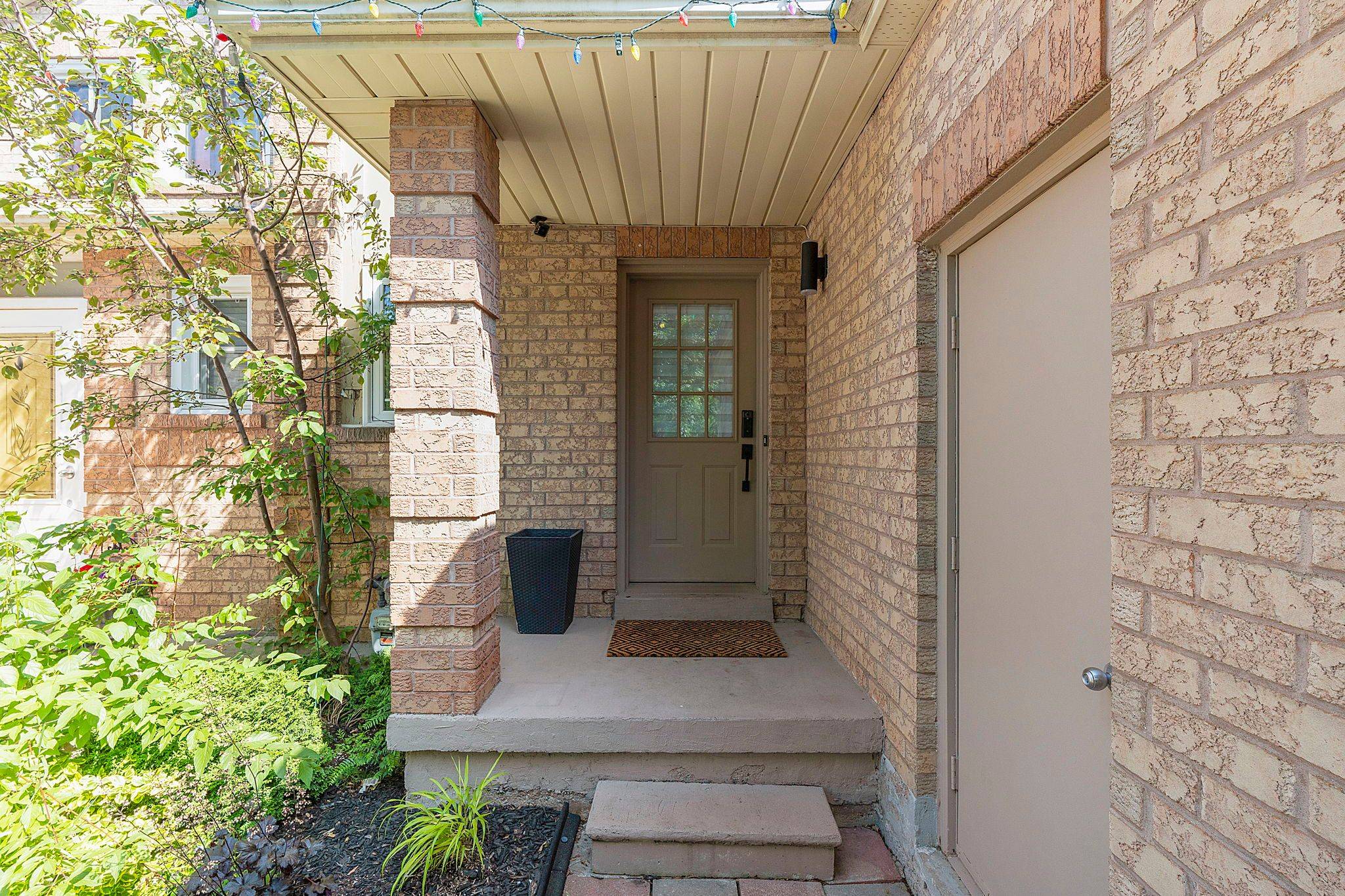 Brampton, ON L6Y 2C5,21 White Tail CRES