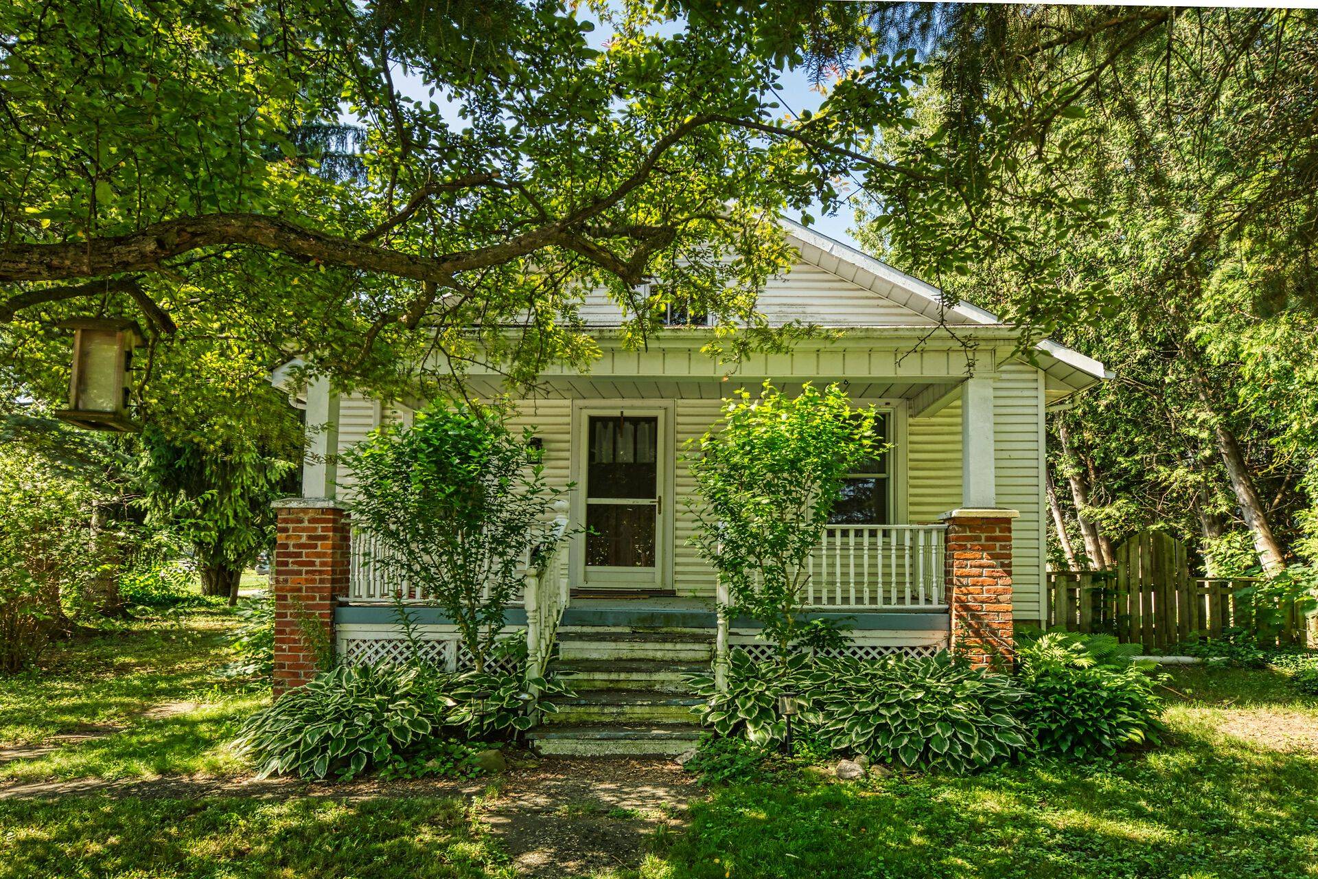 Haldimand, ON N3W 1E8,69 Renfrew ST E