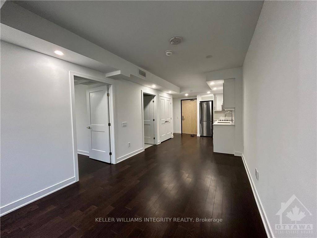 Ottawa Centre, ON K1R 5A5,340 QUEEN ST S #810