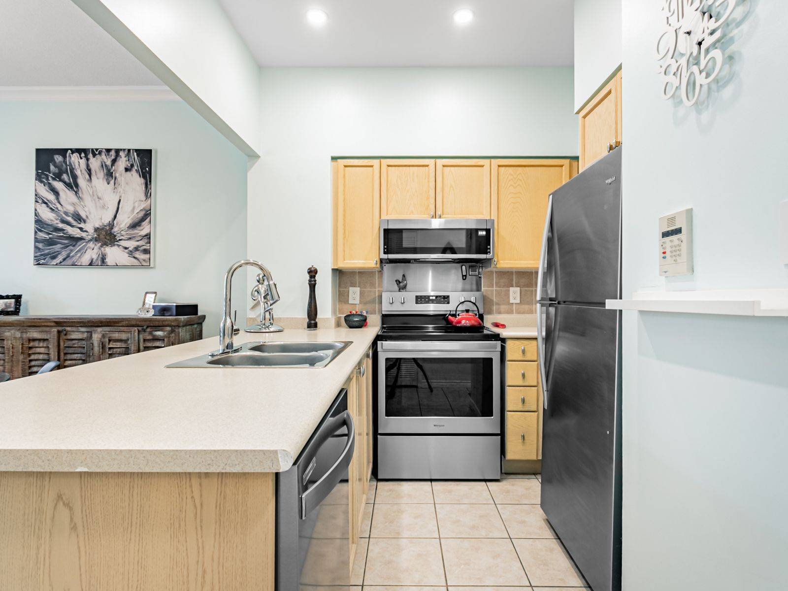 Toronto C10, ON M4S 3H6,195 Merton ST #108