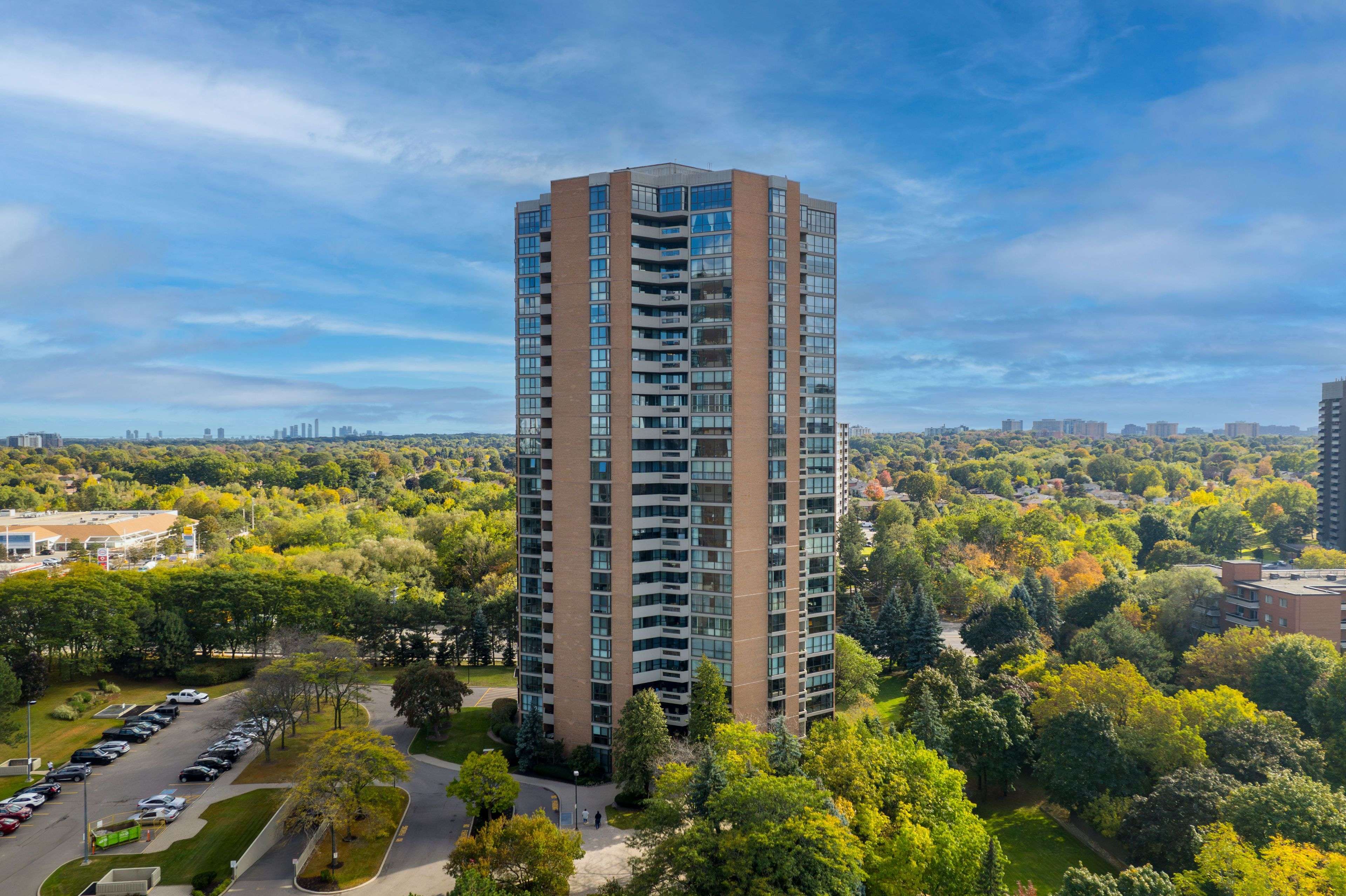 Toronto W09, ON M9P 3S7,2000 Islington AVE #1611