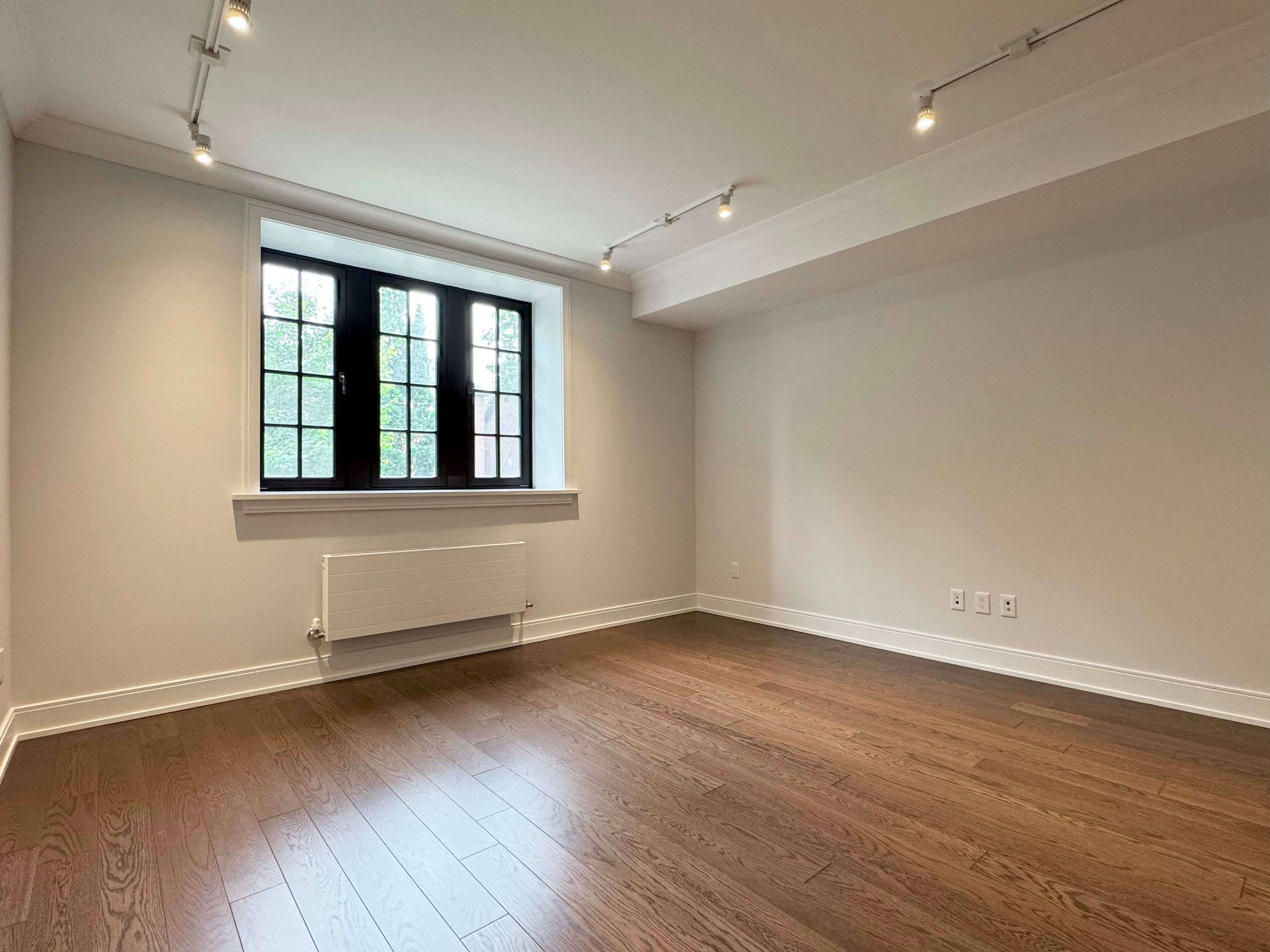 Toronto C02, ON M4V 1H9,2 Clarendon AVE #112
