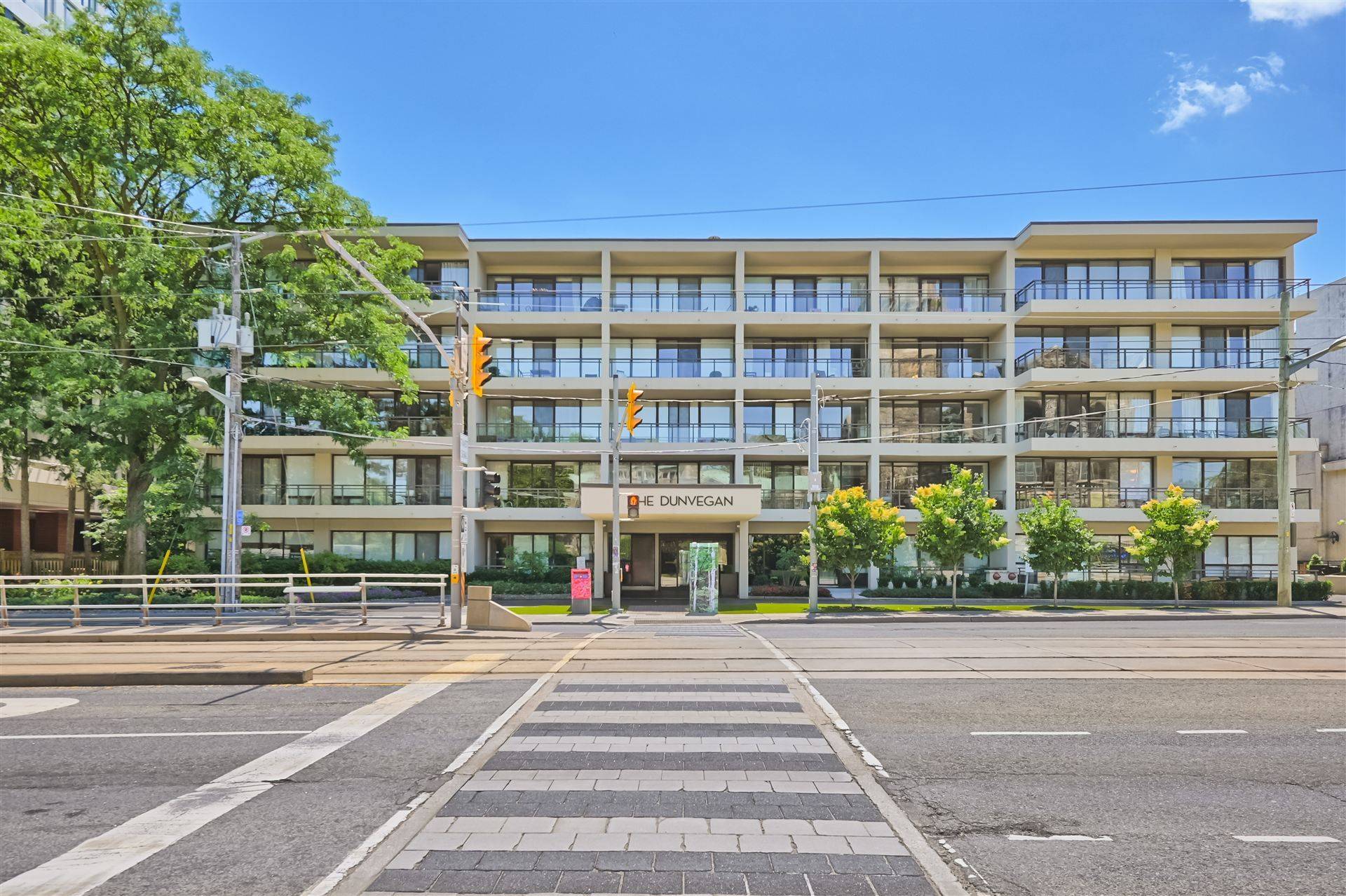 Toronto C02, ON M4V 1R4,235 St Clair AVE W #109