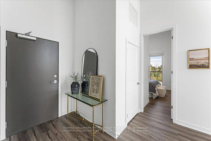 Oshawa, ON L1L 0W9,385 Arctic Red DR #409