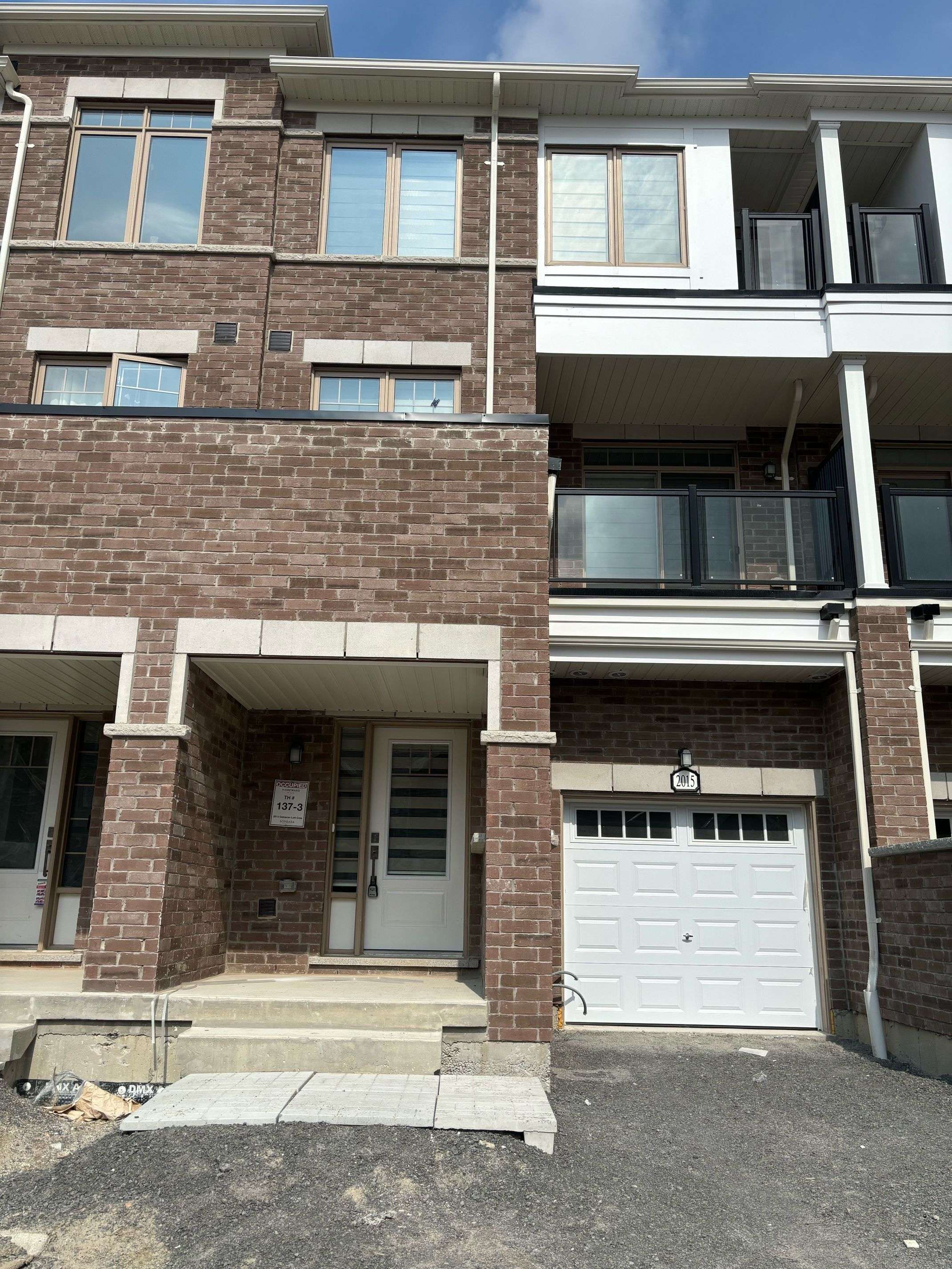 Oshawa, ON L1L 0S1,2015 Cameron Lott CRES