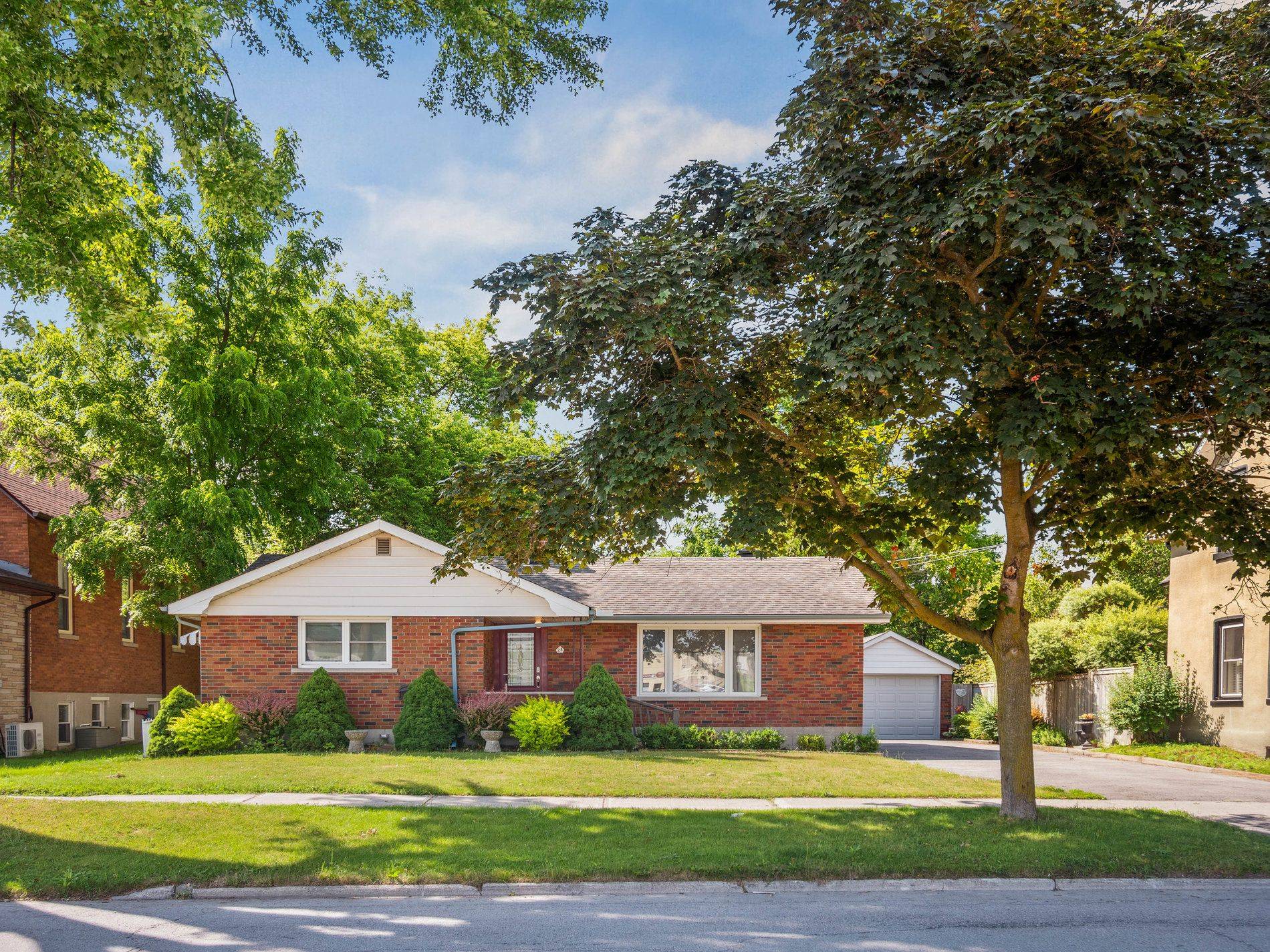 New Tecumseth, ON L9R 1G8,23 Wellington ST E