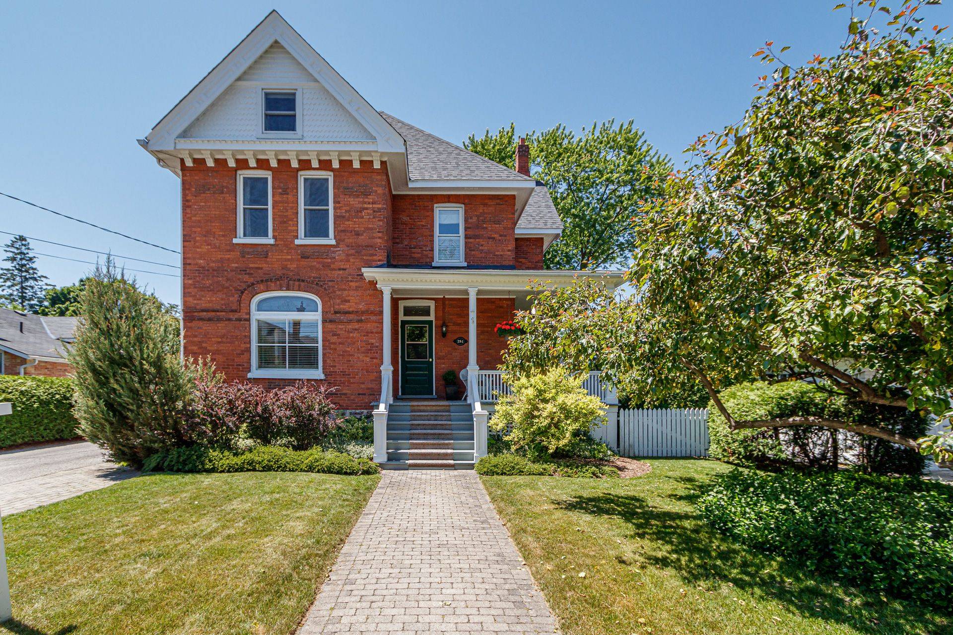 Collingwood, ON L9Y 2R4,284 Maple ST