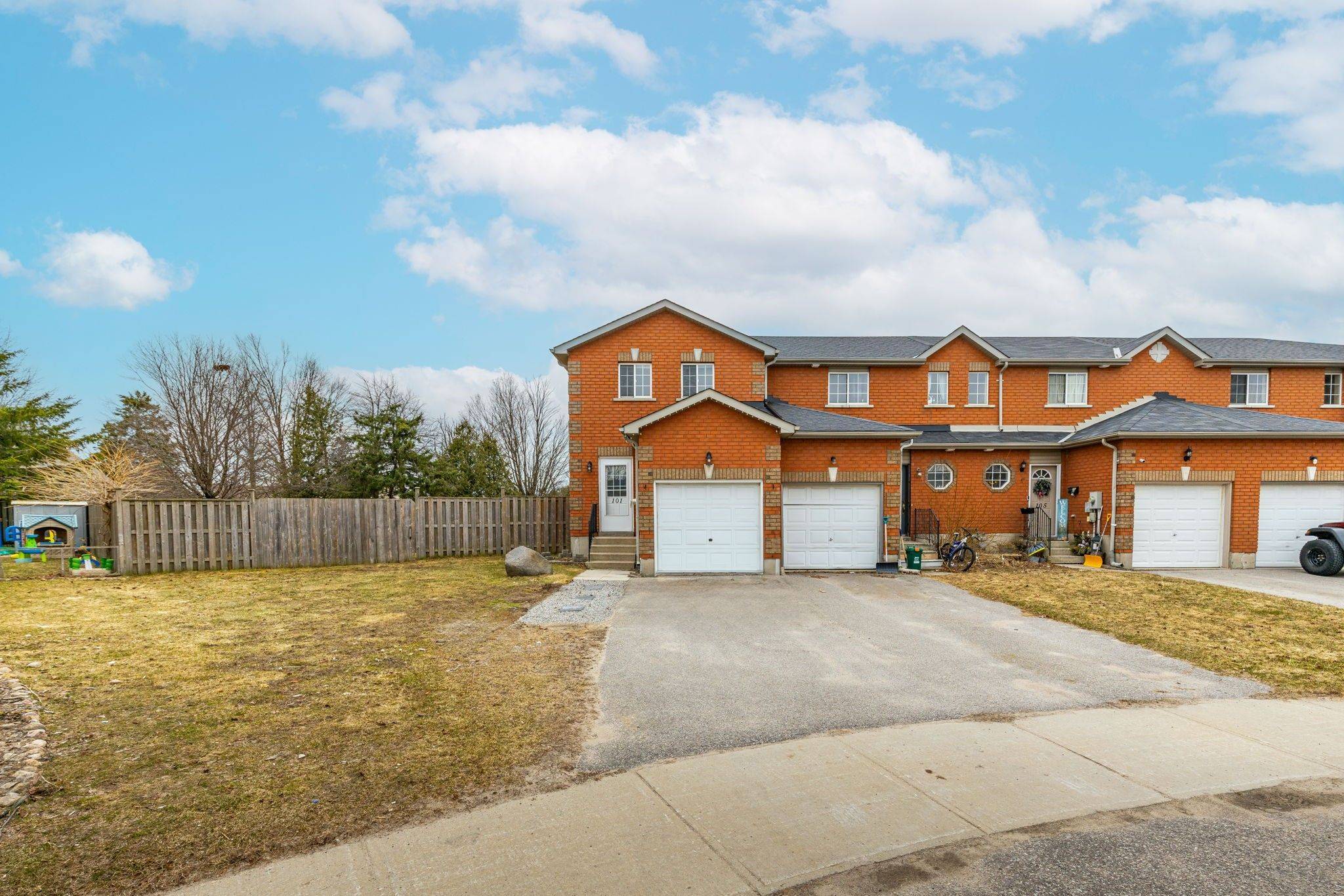 Barrie, ON L4N 9L2,101 Black Cherry CRES