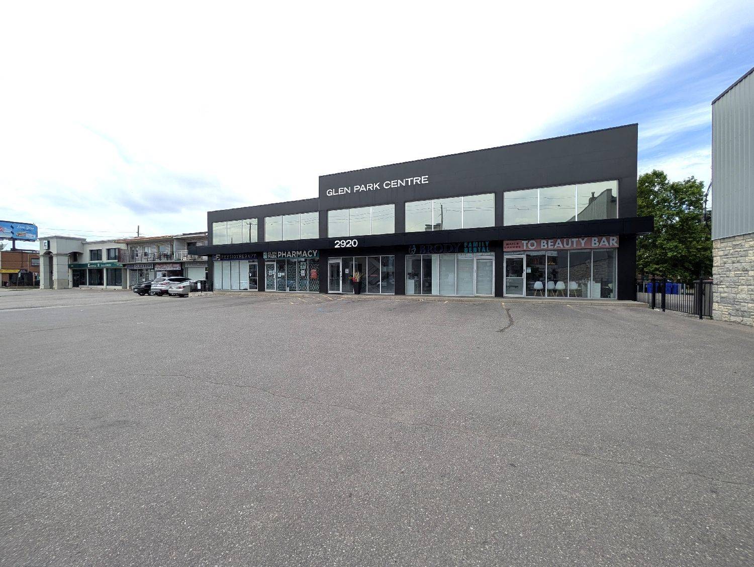 Toronto W04, ON M6B 3S8,2920 Dufferin ST #LL2