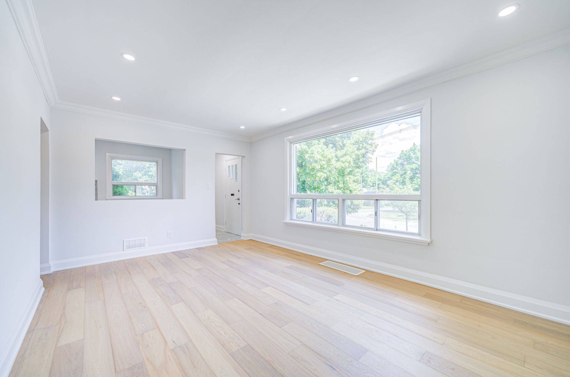 Toronto W10, ON M9W 1T4,38 Esmond CRES