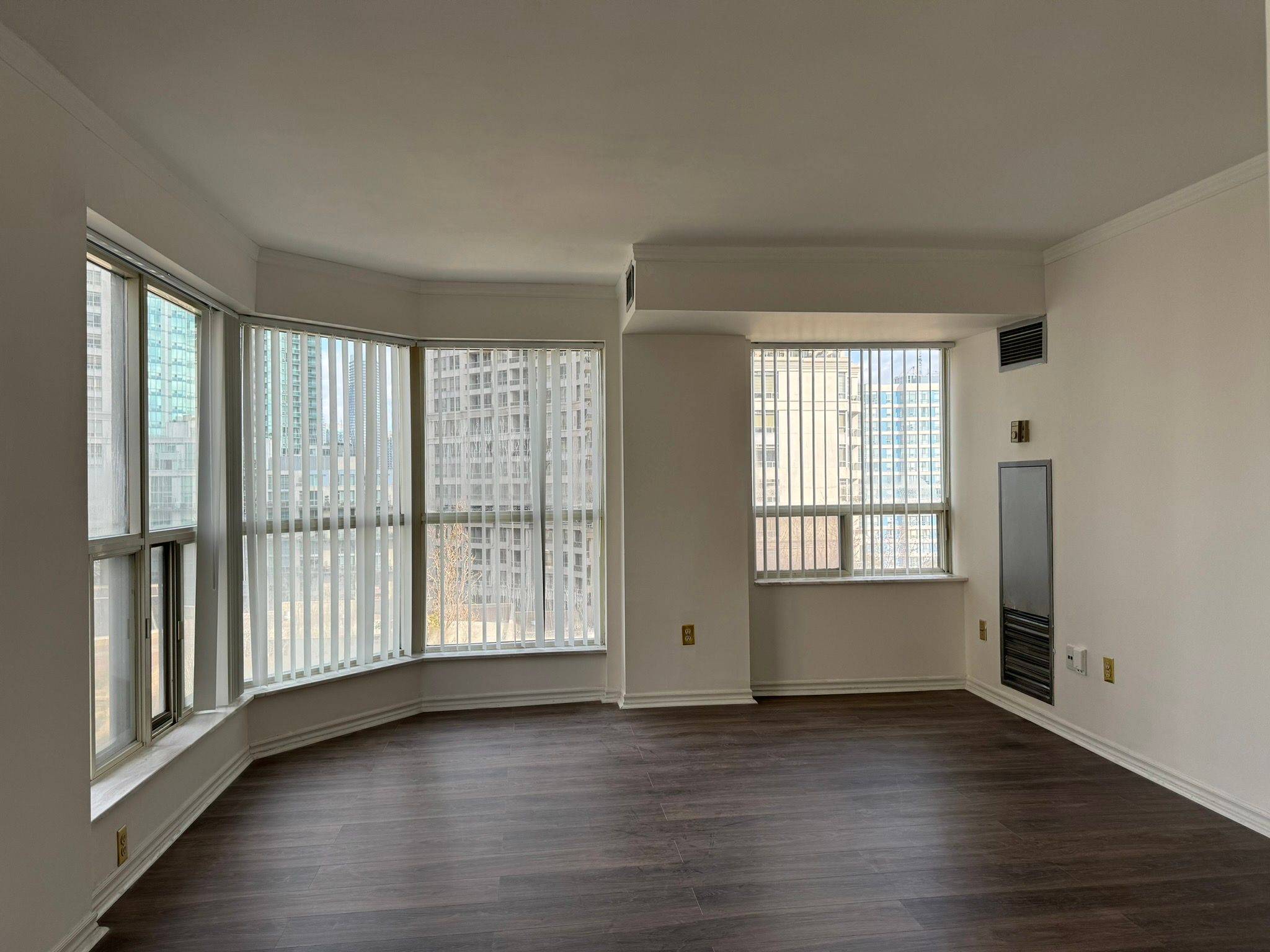 Mississauga, ON L5B 3Z9,325 Webb DR #909
