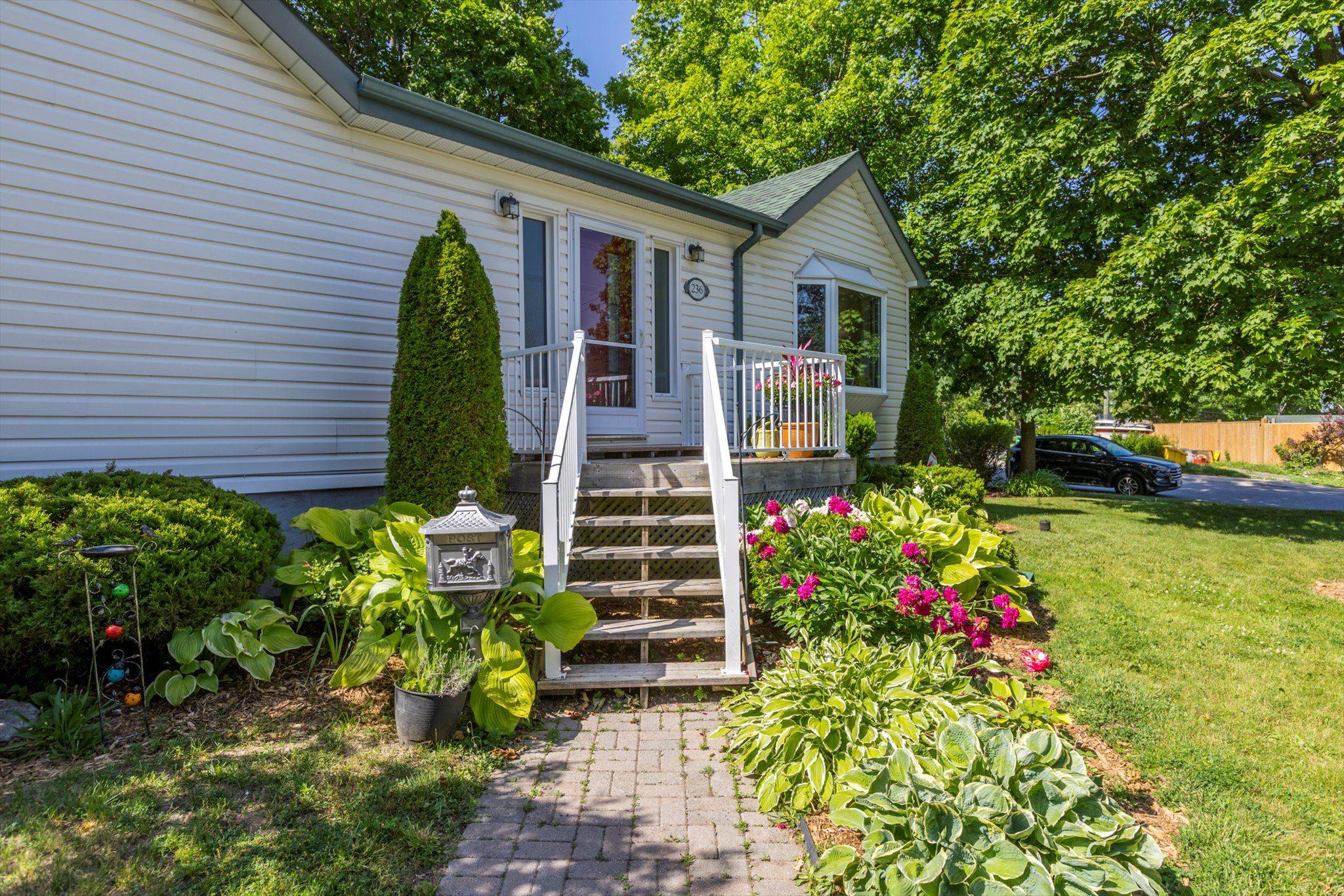 Peterborough North, ON K9H 5P1,236 Lee ST