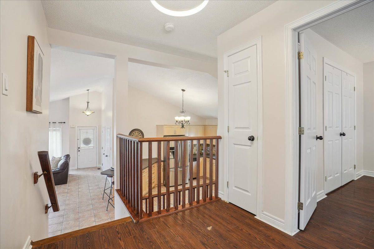 Hamilton, ON L8E 6B5,32 Sonoma LN