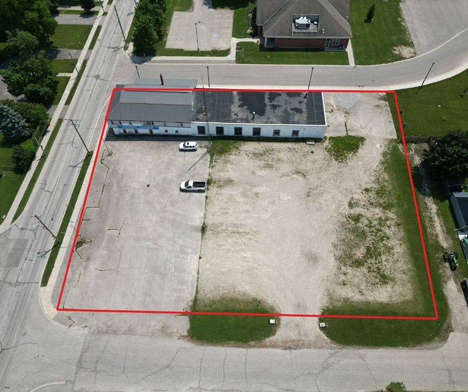 Perth East, ON N0K 1M0,15 MILL ST E
