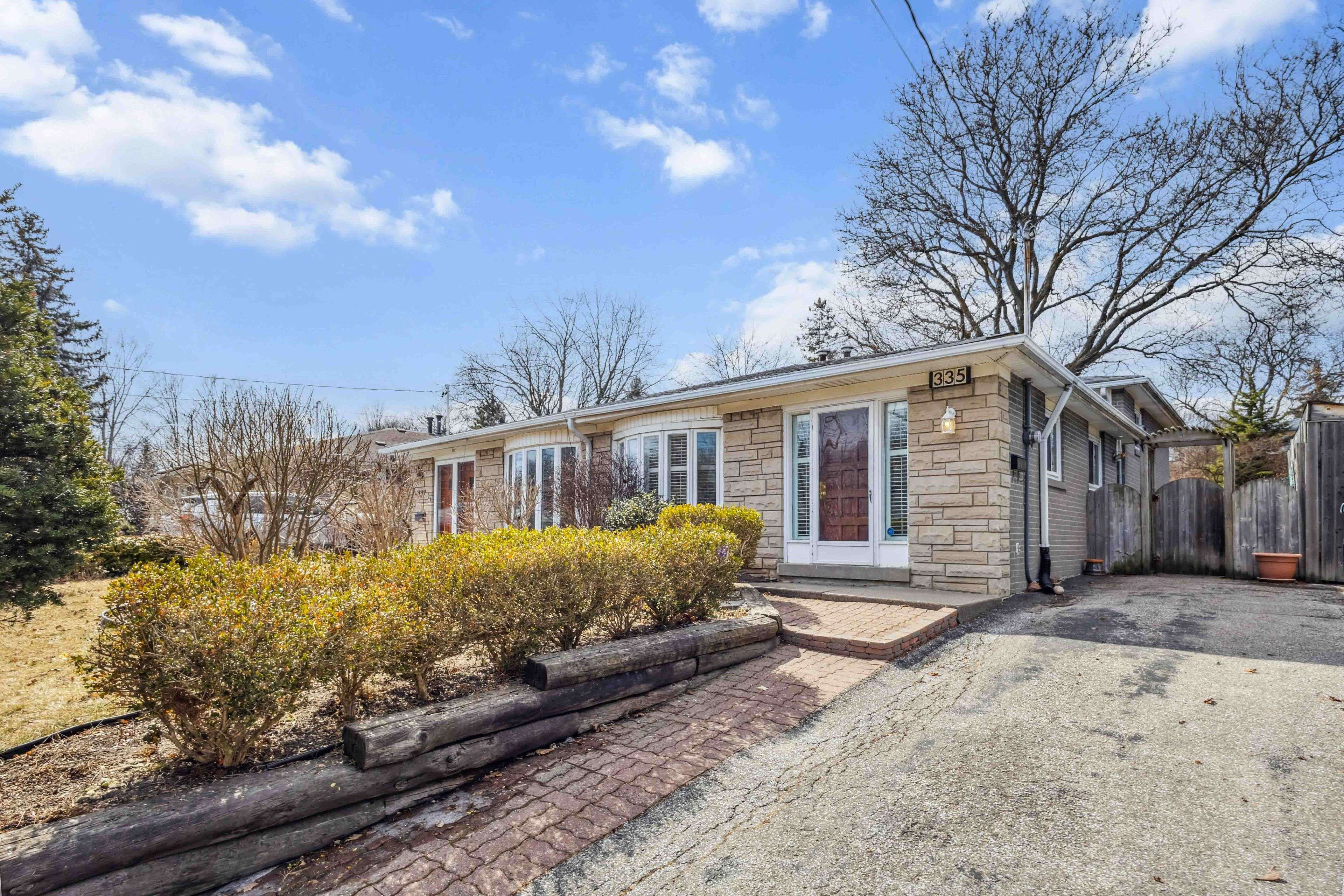 Toronto C12, ON M2L 2T7,335 Woodsworth RD