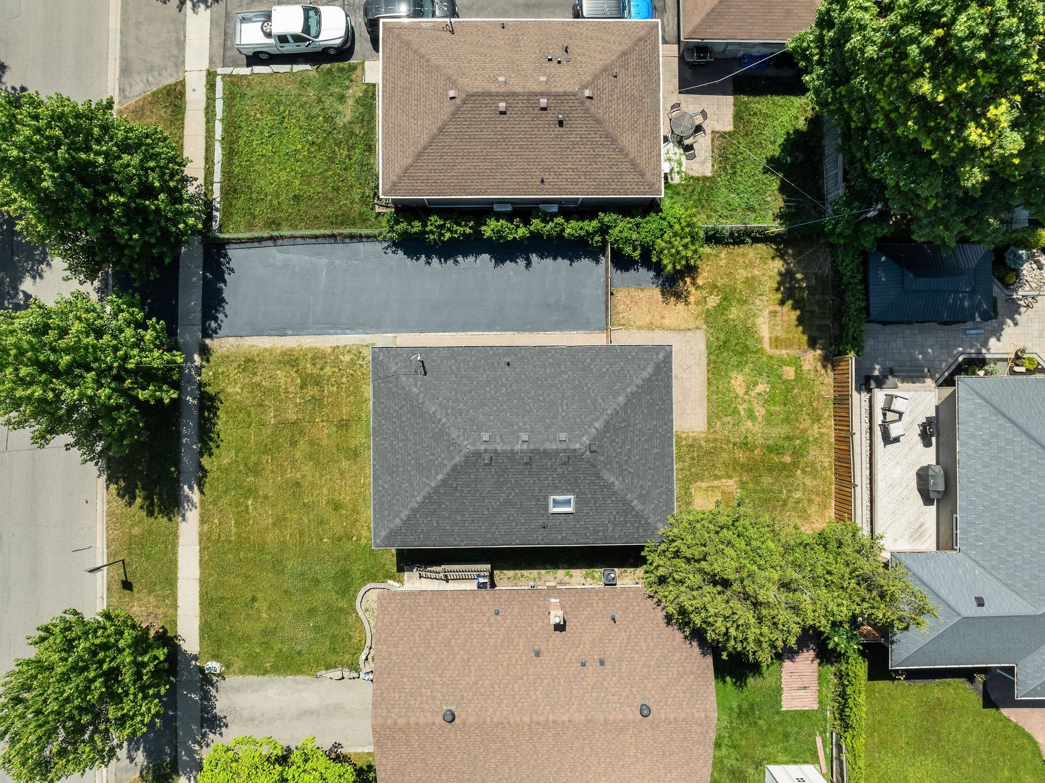 Oshawa, ON L1H 3H7,610 Shakespeare AVE