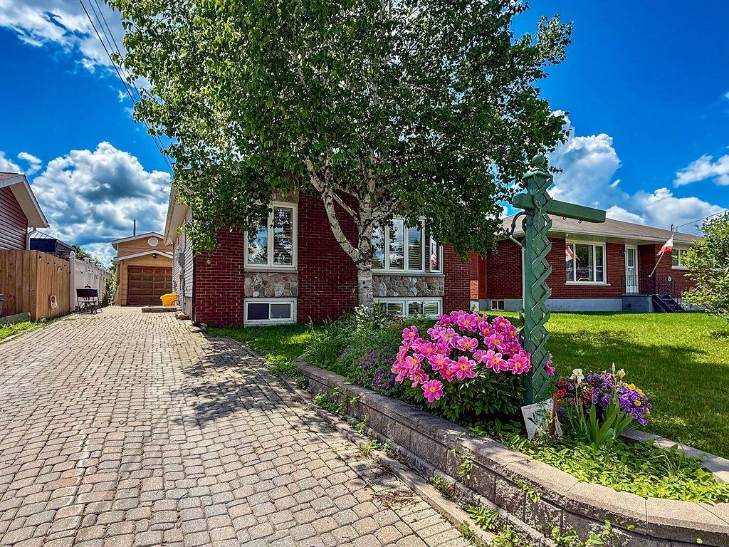 Timmins, ON P0N 1H0,123 Hellen AVE