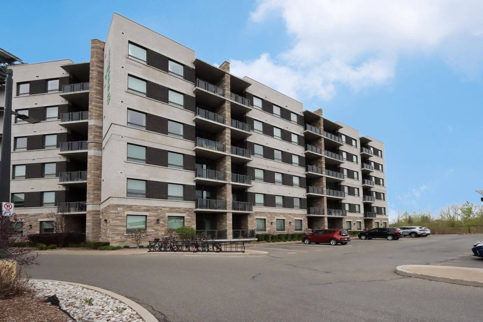 Milton, ON L9T 8P9,33 Whitmer ST #406