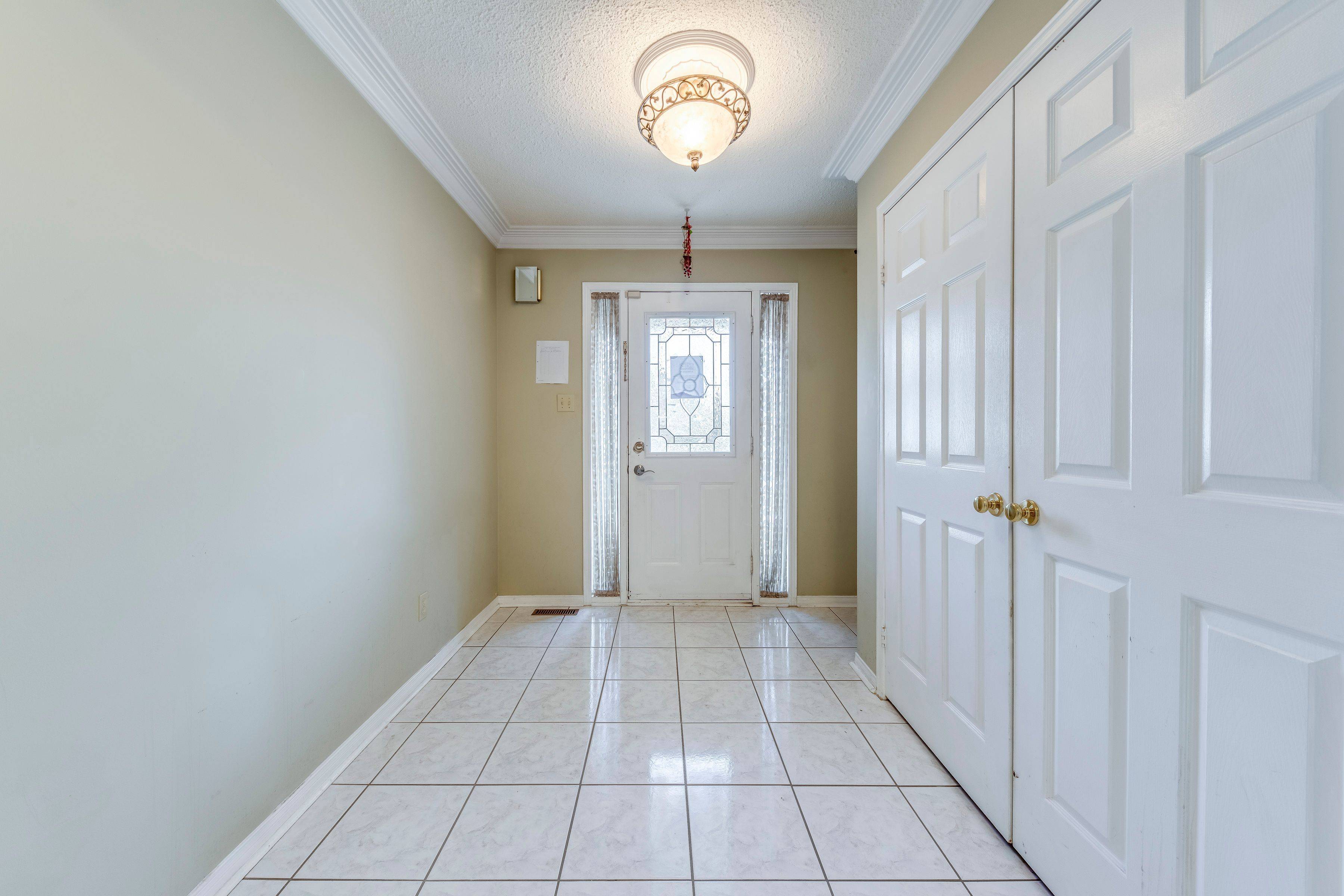 Brampton, ON L6Z 4B2,102 Sunforest DR