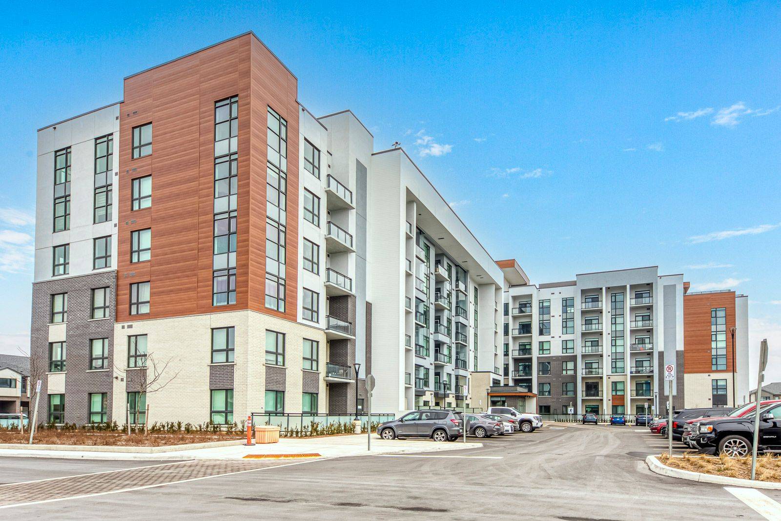 Milton, ON L9E 1Z2,460 Gordon Krantz AVE #607