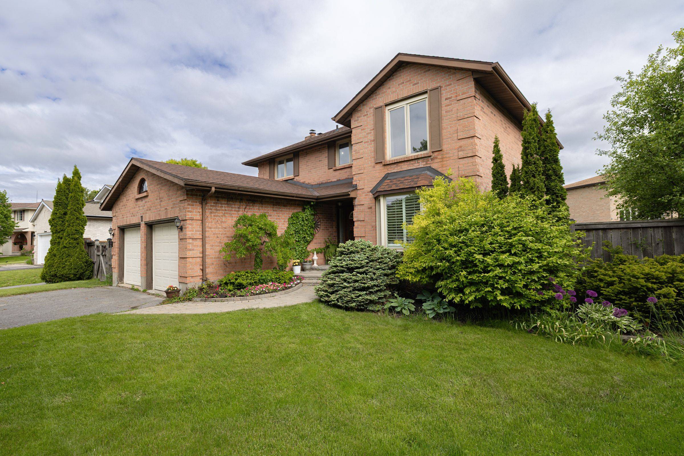 Kingston, ON K7M 7G1,11 Glenwood CT
