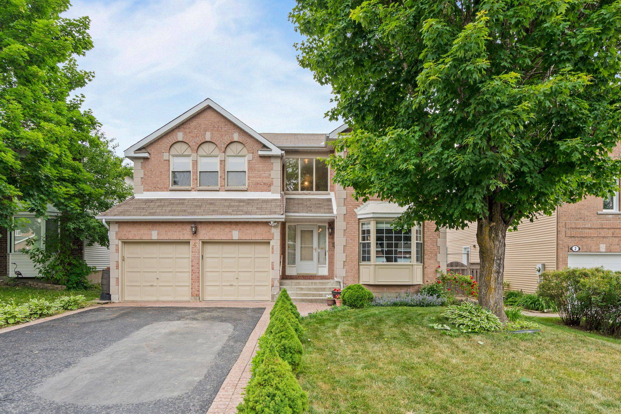 Kanata, ON K2K 2G6,4 Collingwood CRES