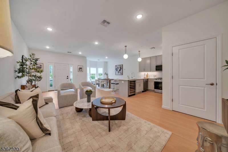 Morristown Town, NJ 07960,70 Ridgedale Ave