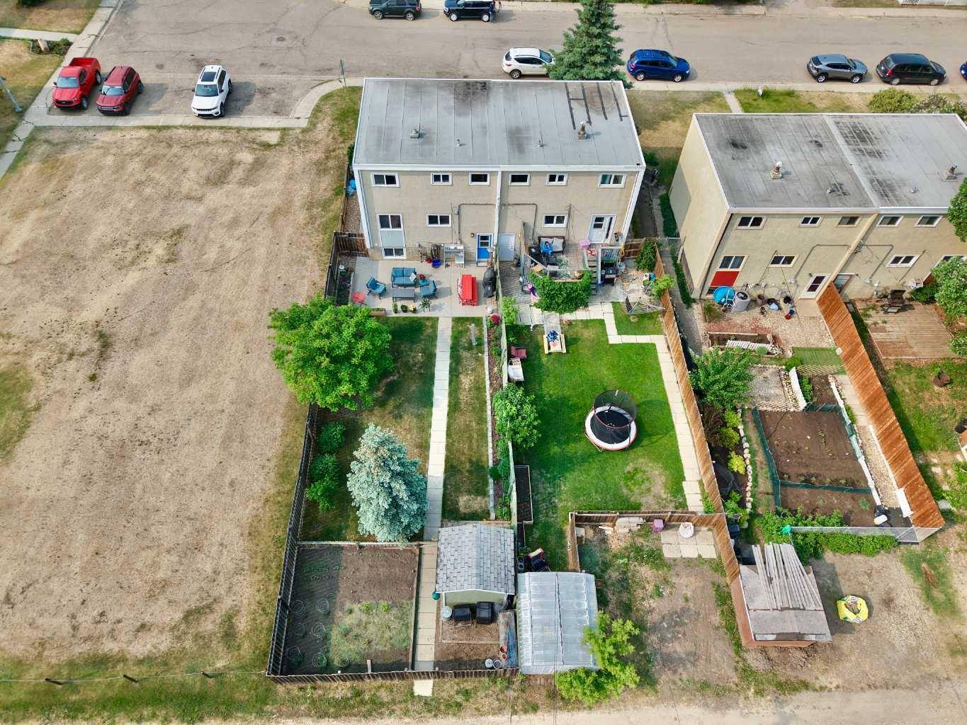 Peace River, AB T8S 1G7,9515 89 AVE
