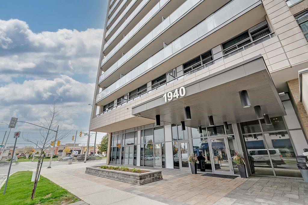 Burlington, ON L7L 0E4,1940 Ironstone DR #216