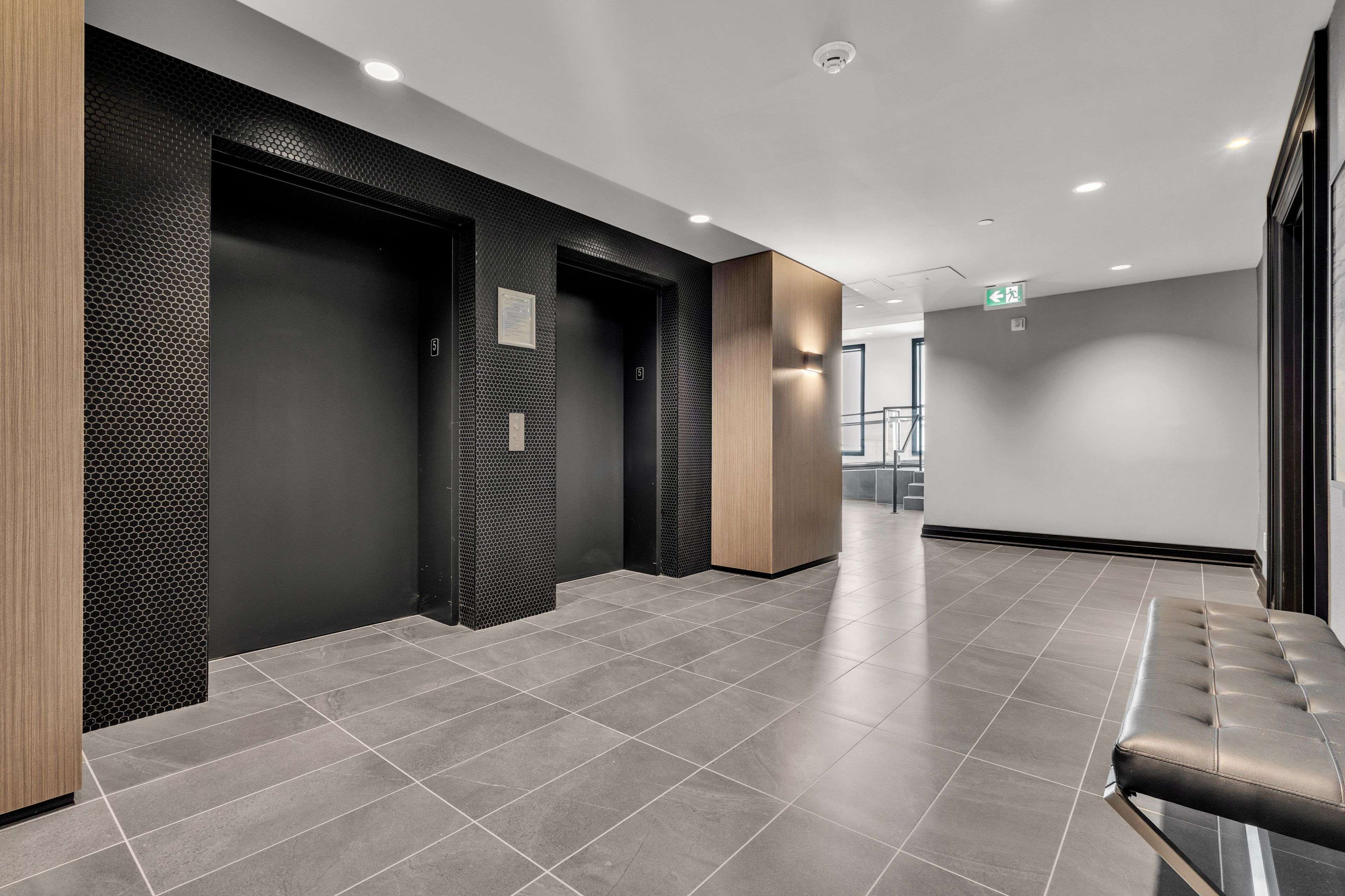 Oakville, ON L6M 5N4,95 Dundas ST W #505
