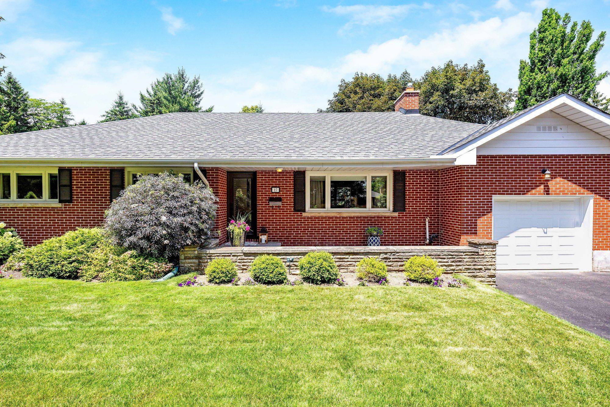 Halton Hills, ON L7G 1W3,17 Valleyview RD