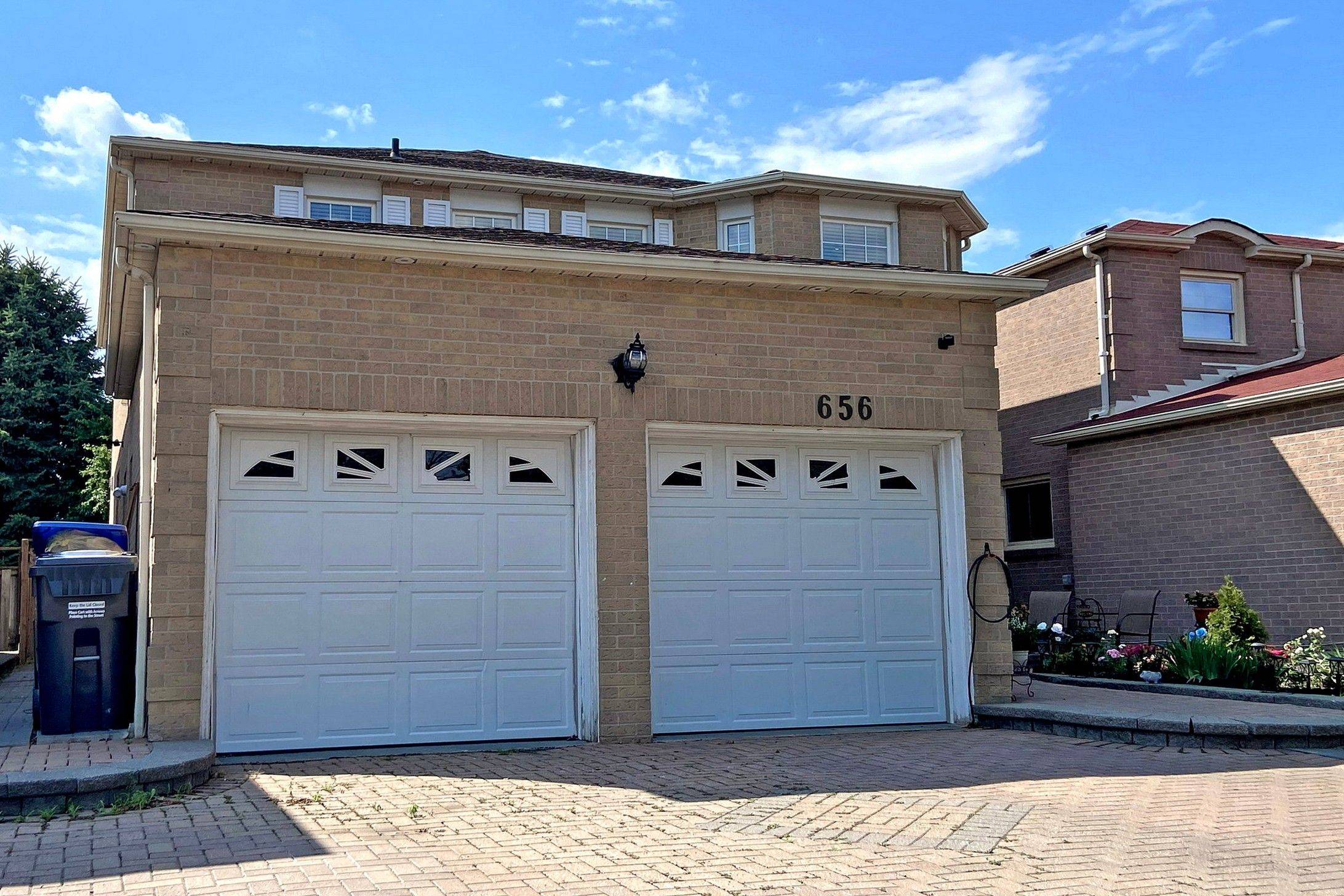 Mississauga, ON L5R 3B9,656 Esprit CRES