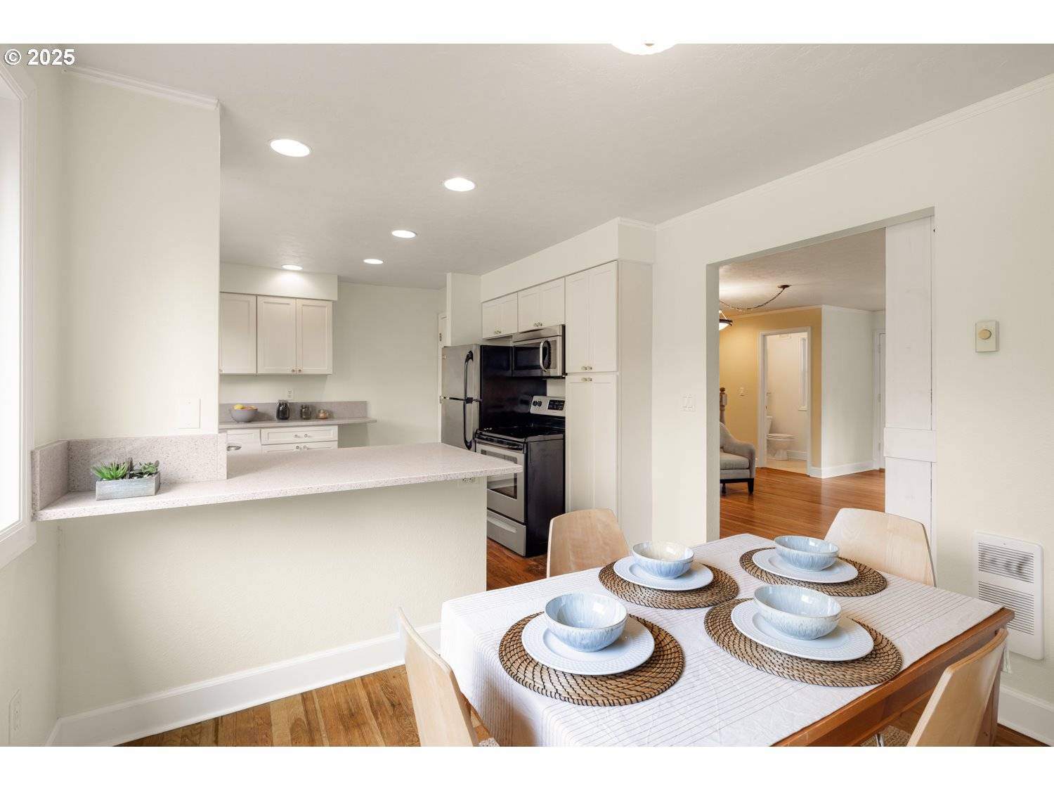 Lake Oswego, OR 97034,154 RIDGEWAY RD