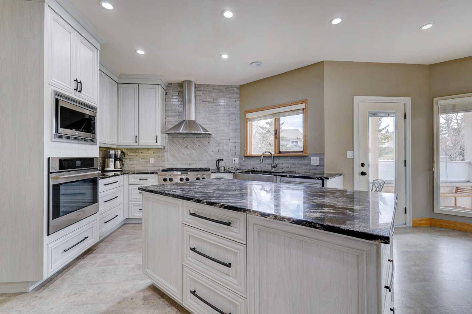 Calgary, AB T3K3N4,220 Santana Bay NW
