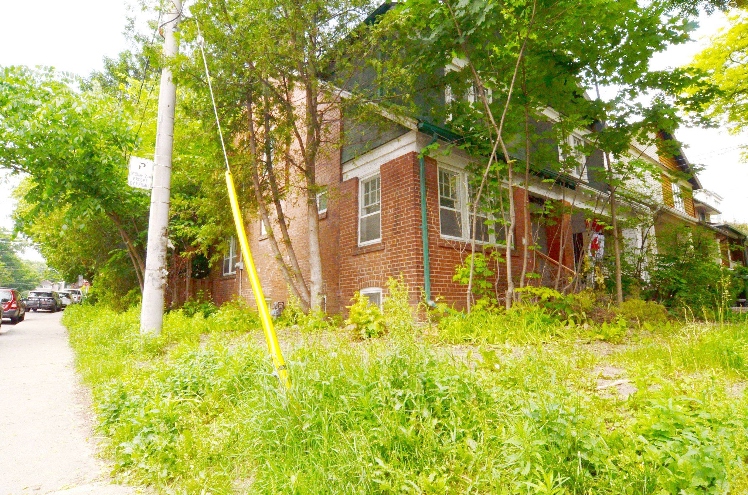 Toronto C03, ON M4R 1G4,120 Castlefield AVE