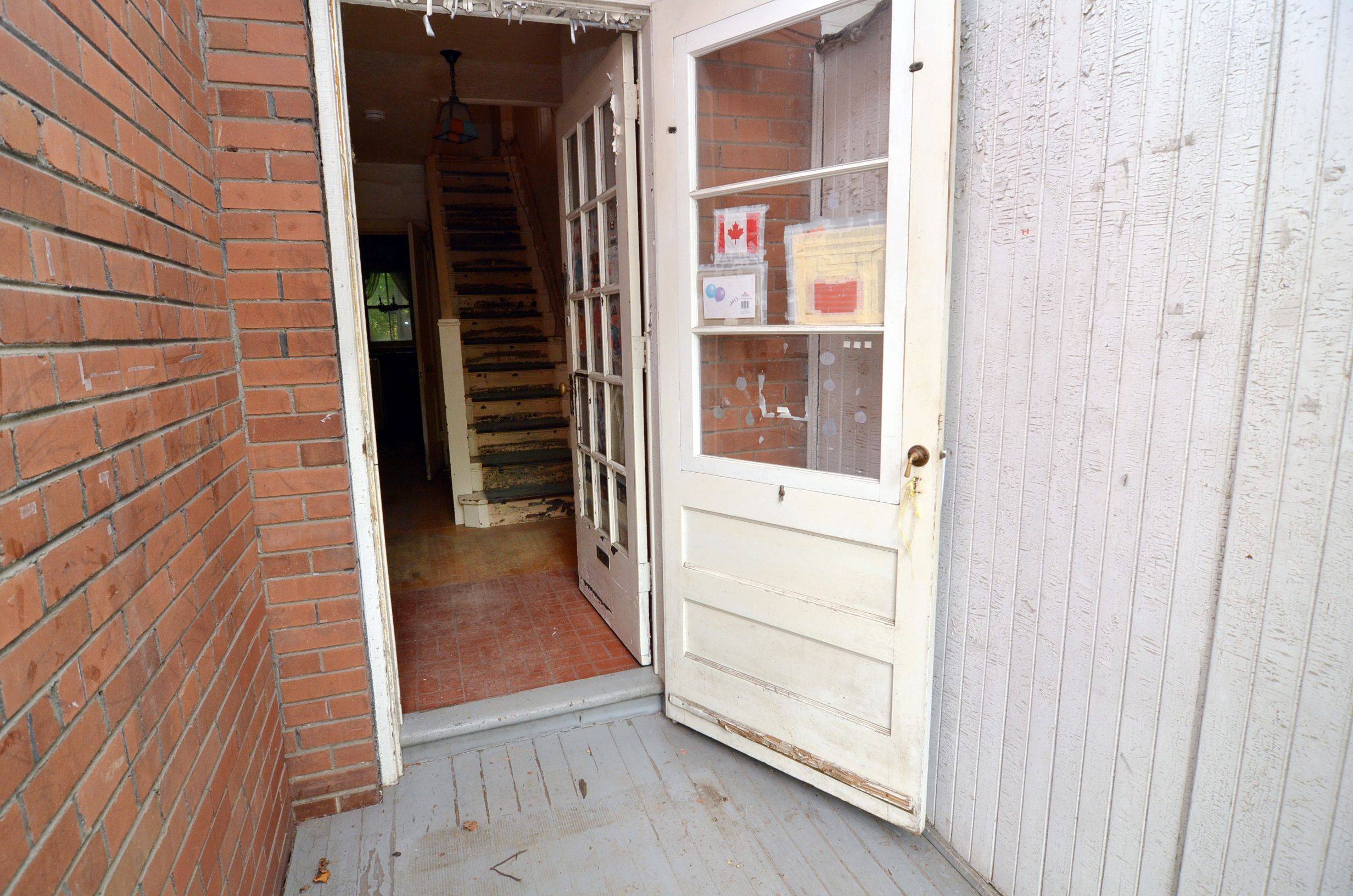 Toronto C03, ON M4R 1G4,120 Castlefield AVE