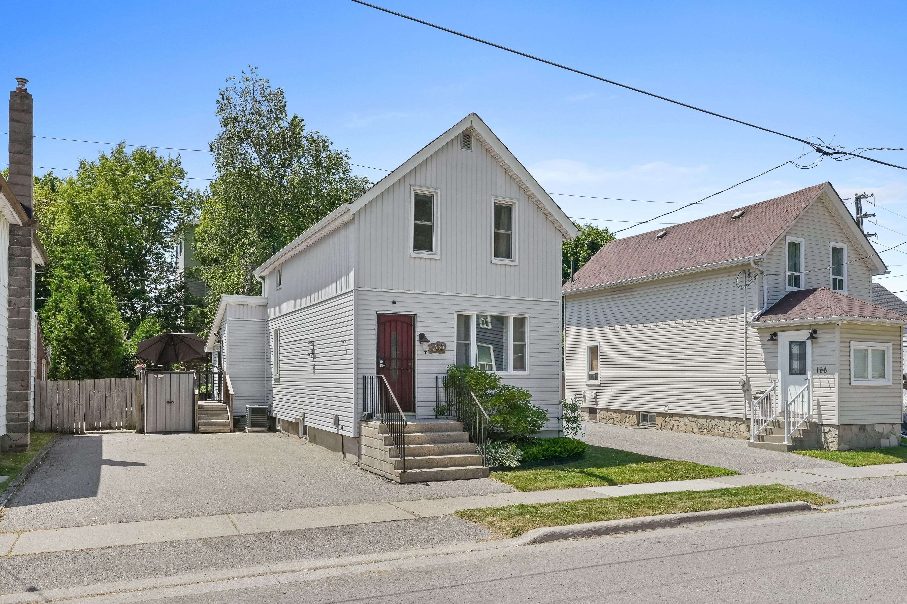 Oshawa, ON L1H 4W7,200 Court ST