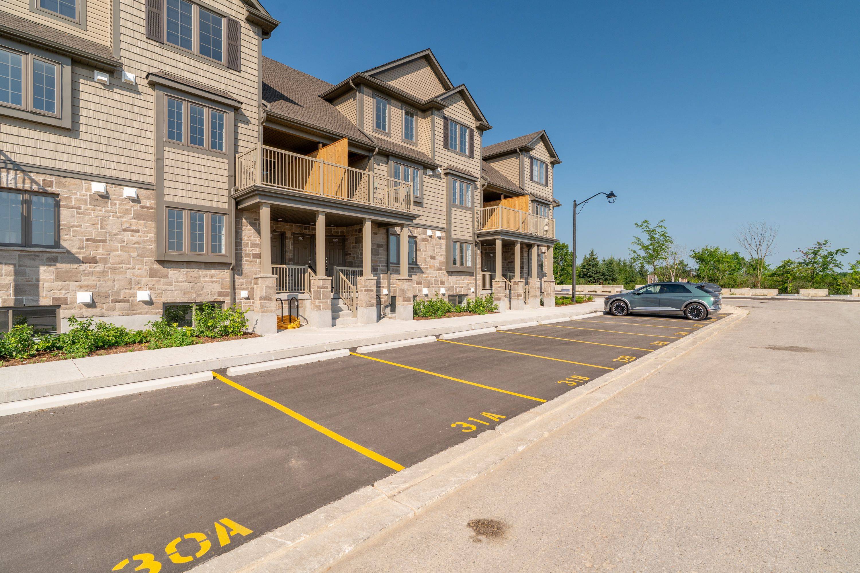 Guelph, ON N1E 0R4,85 Mullin DR #31B