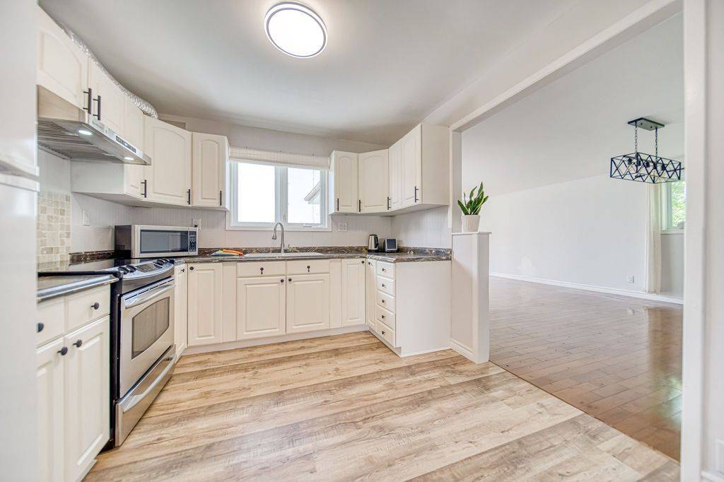 Kawartha Lakes, ON K0M 2C0,16 Helen CRES